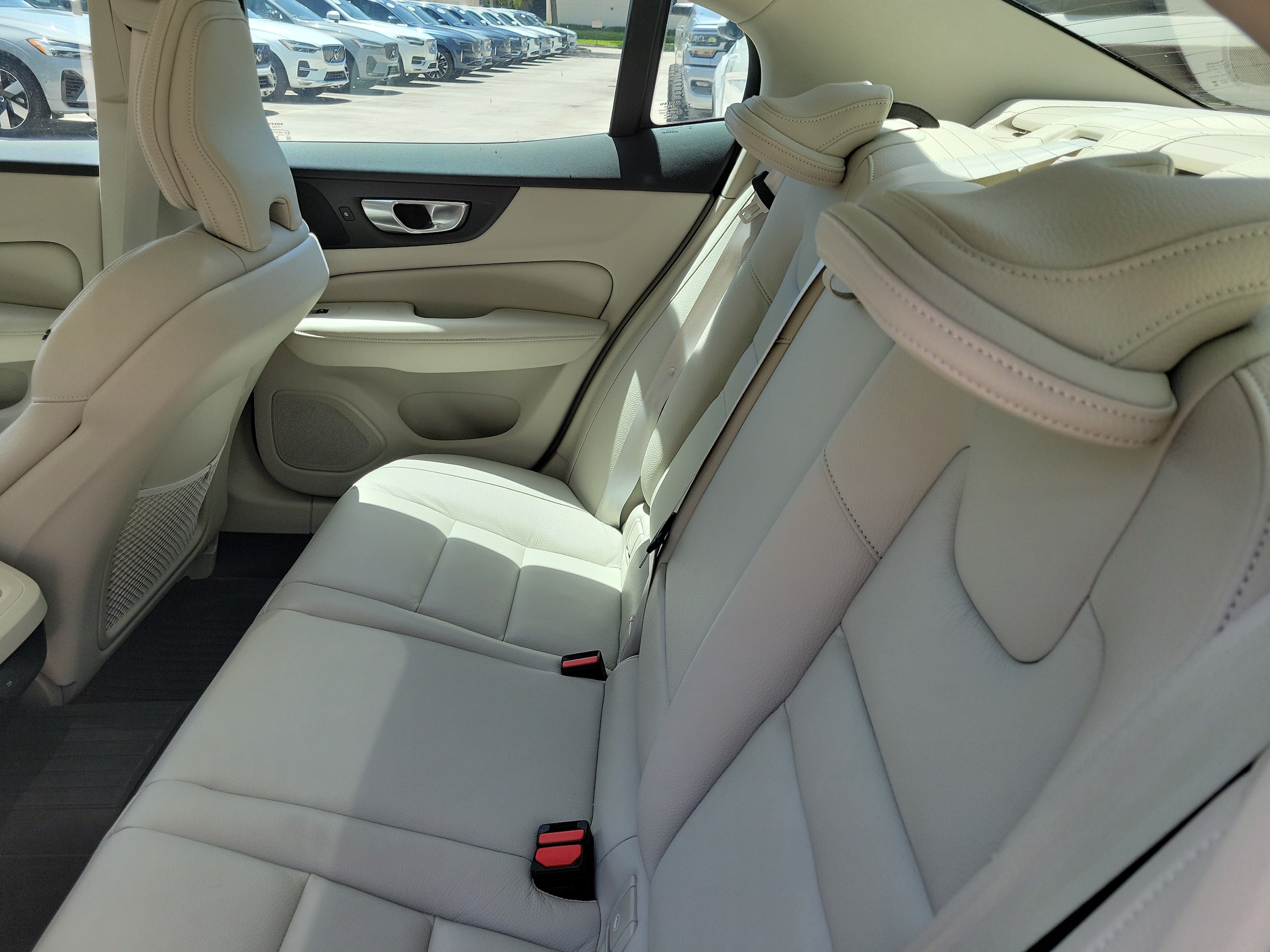 2024 Volvo S60 Plus - Photo 10