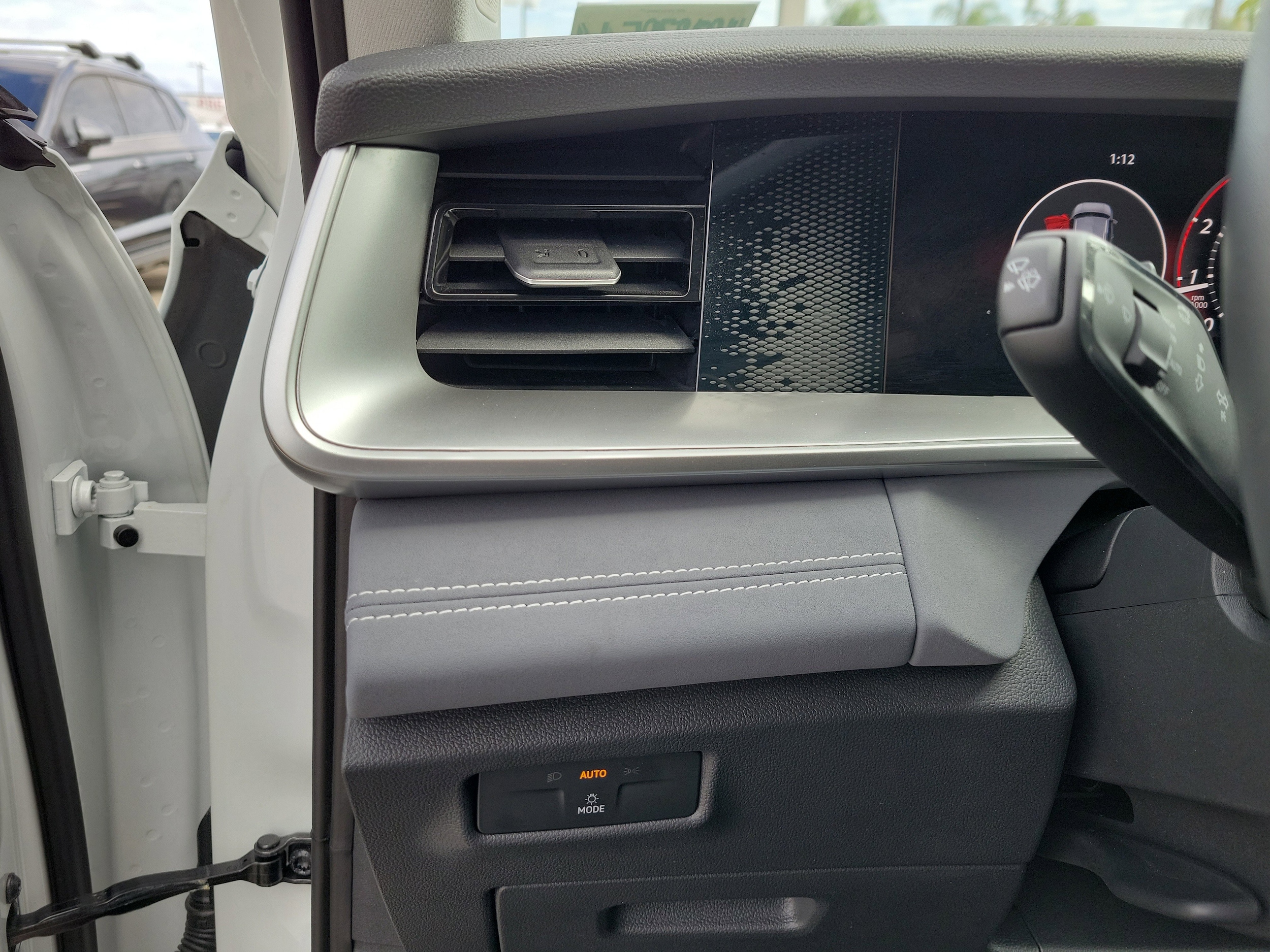 2025 Volkswagen Tiguan SE - Photo 22