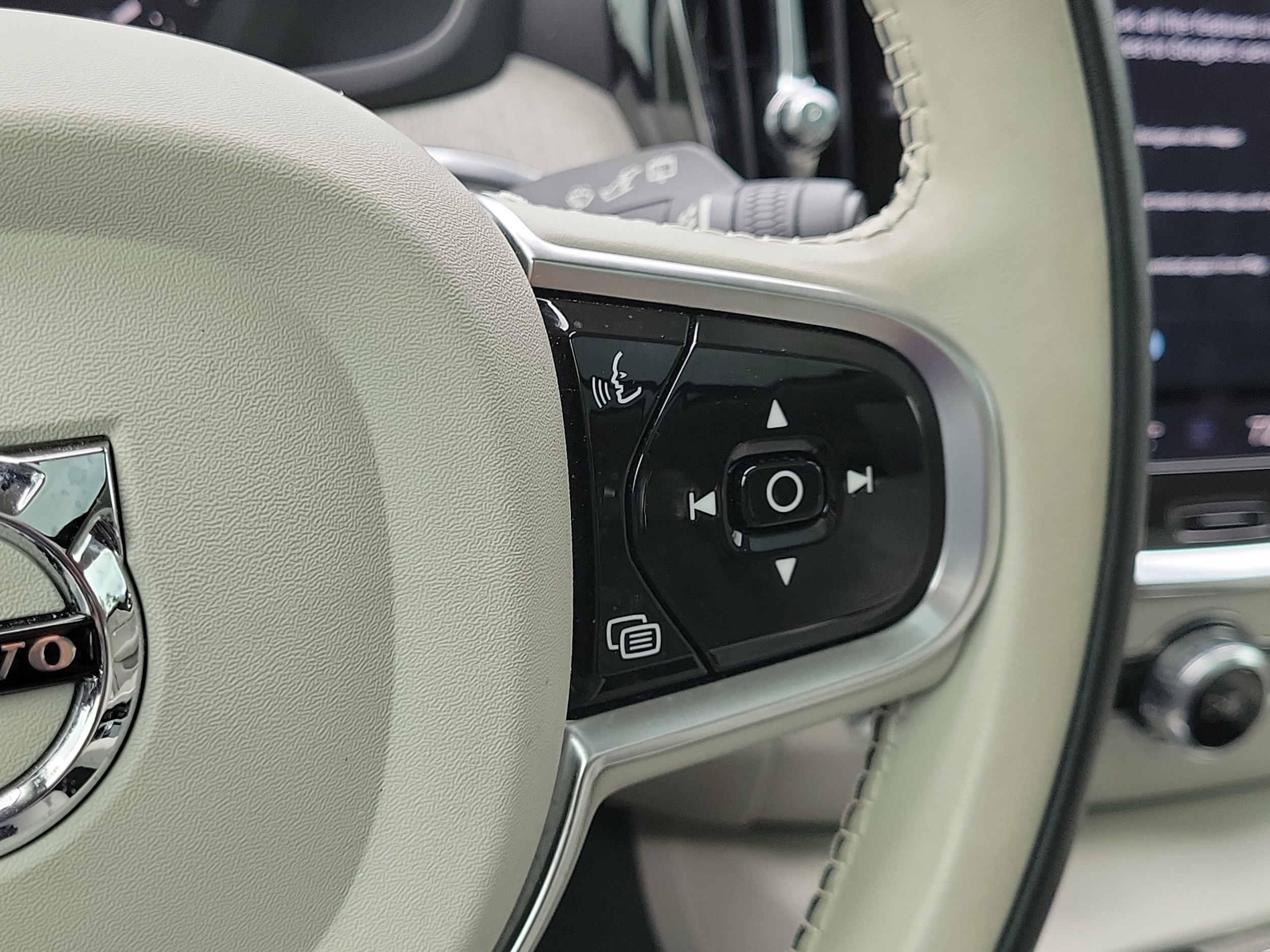 2023 Volvo V60 Cross Country Plus - Photo 23