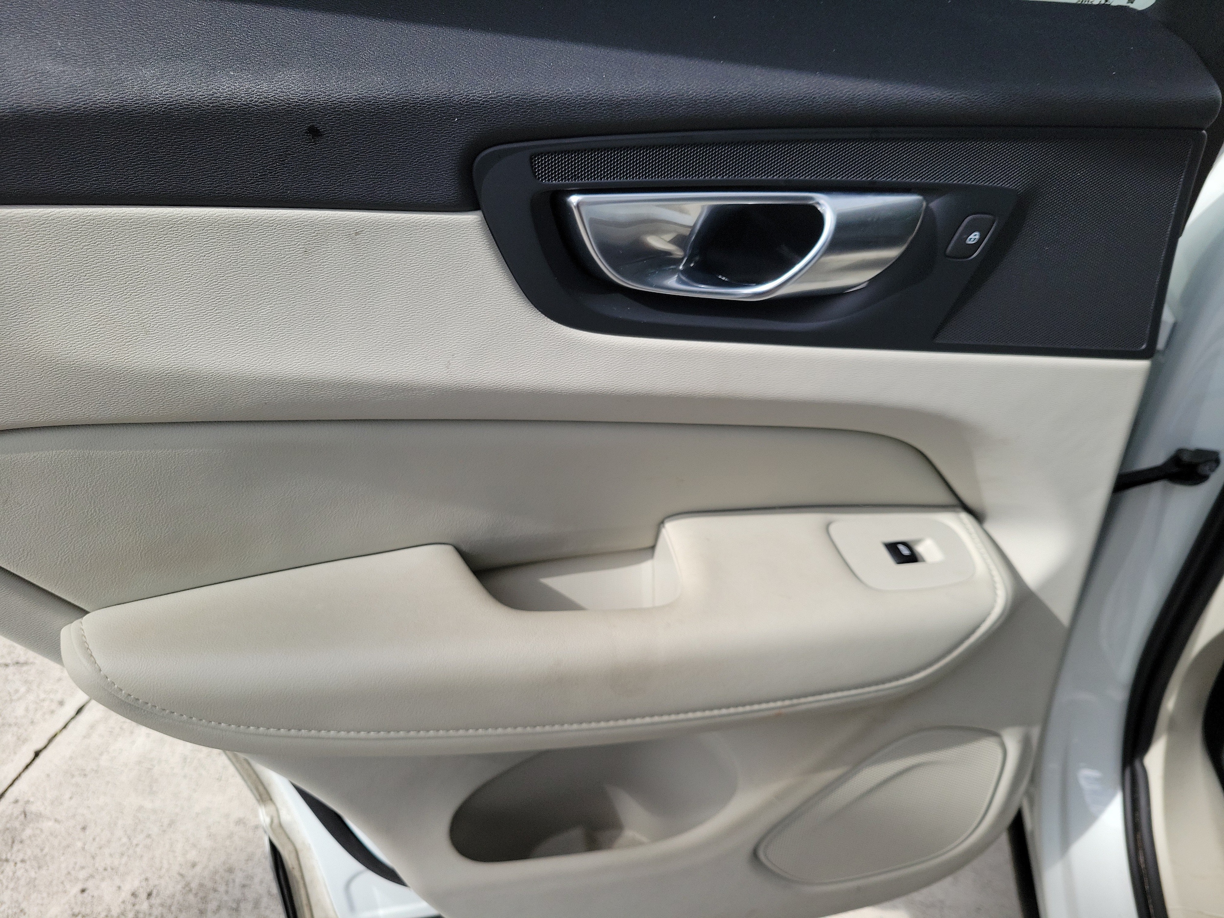 2025 Volvo XC60 Plus - Photo 14