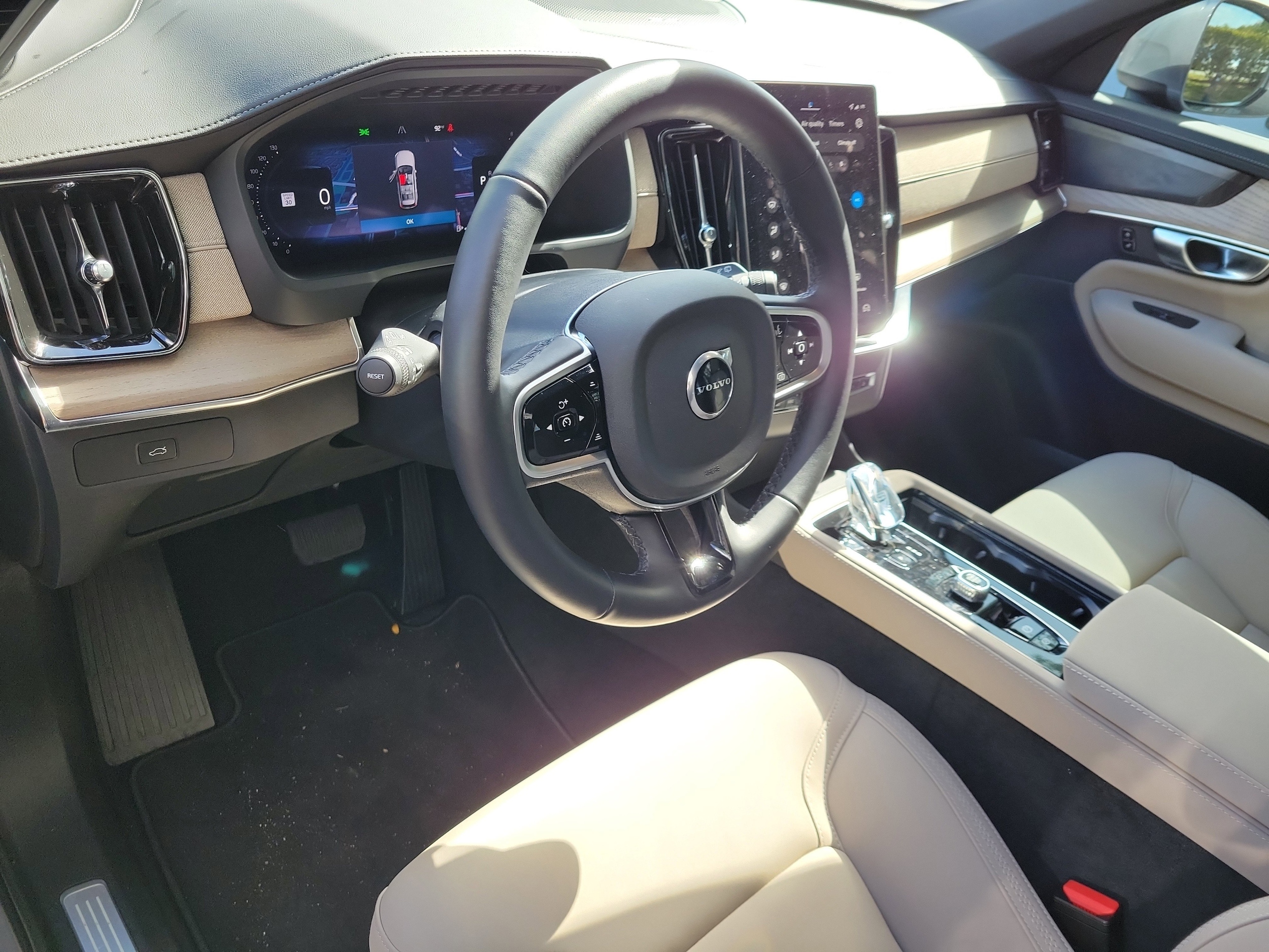 2026 Volvo XC90 Plus - Photo 16