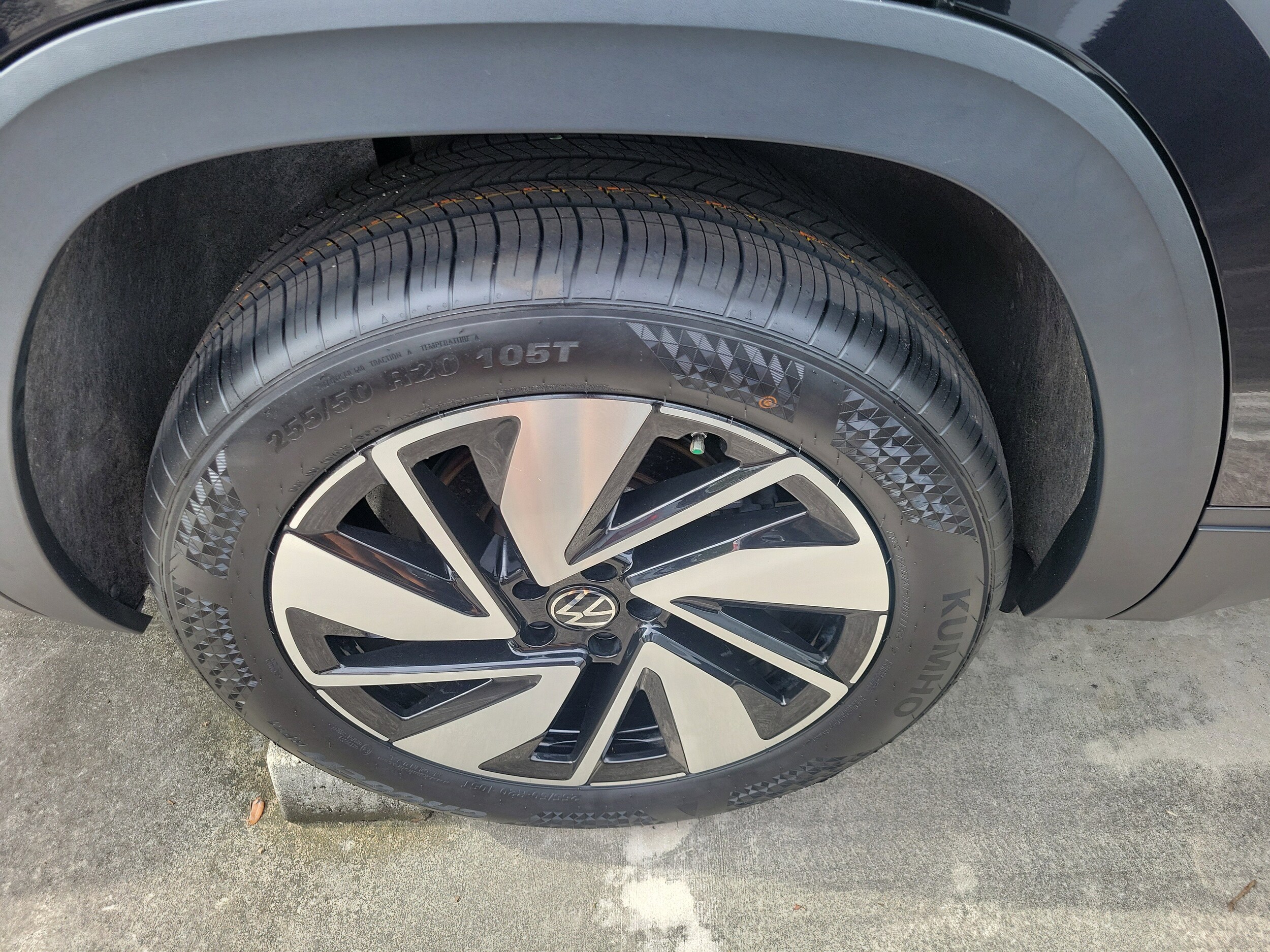 2024 Volkswagen Atlas SE w/Tech - Photo 7
