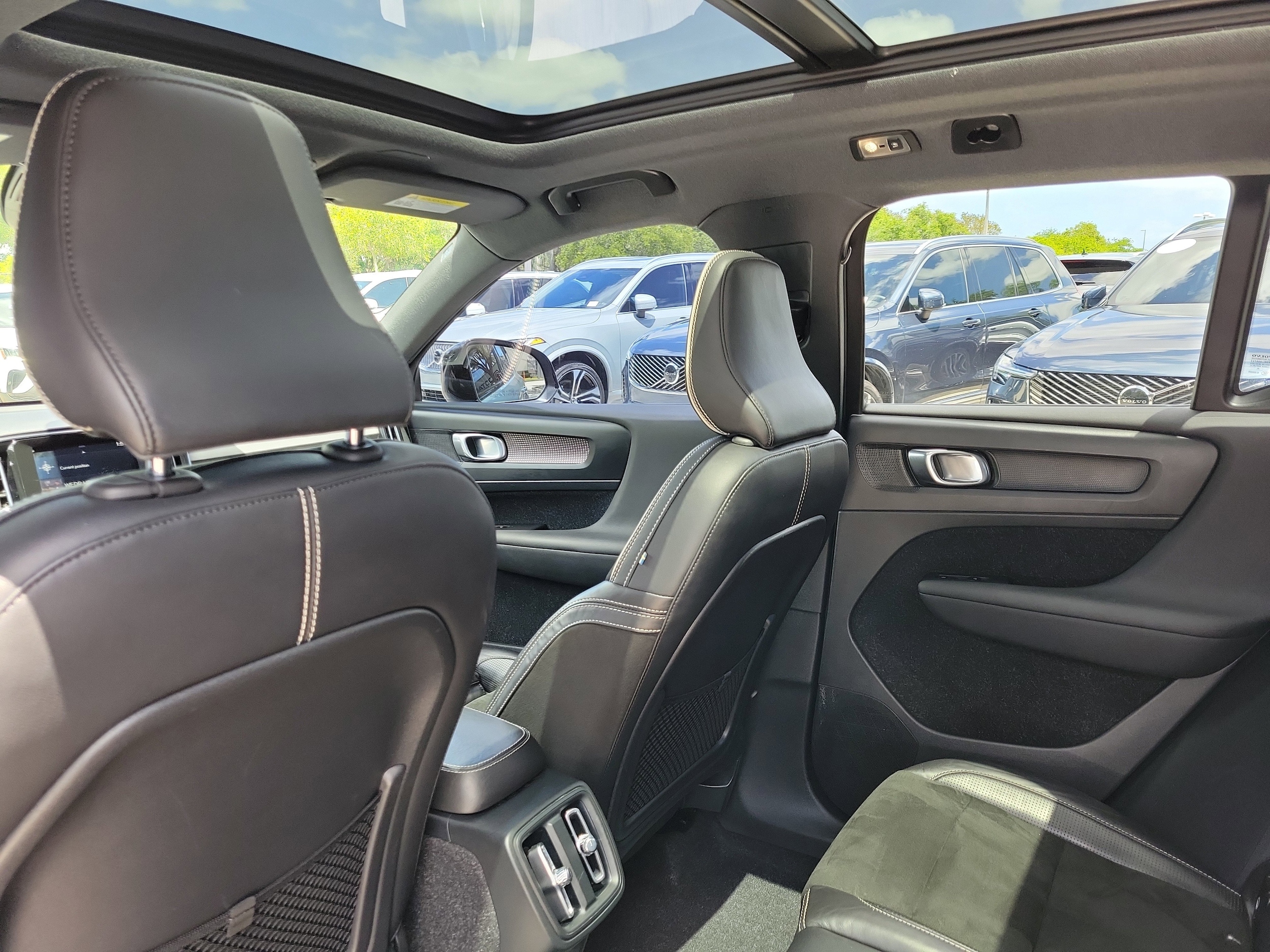 2021 Volvo XC40 R-Design - Photo 17