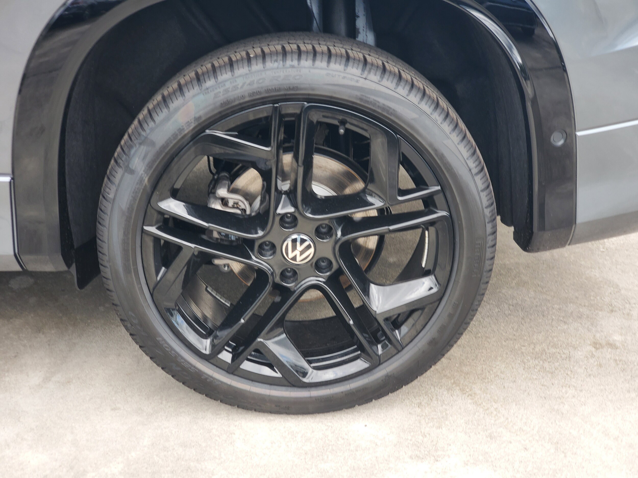 2026 Volkswagen Tiguan SE R-Line Black photo 3