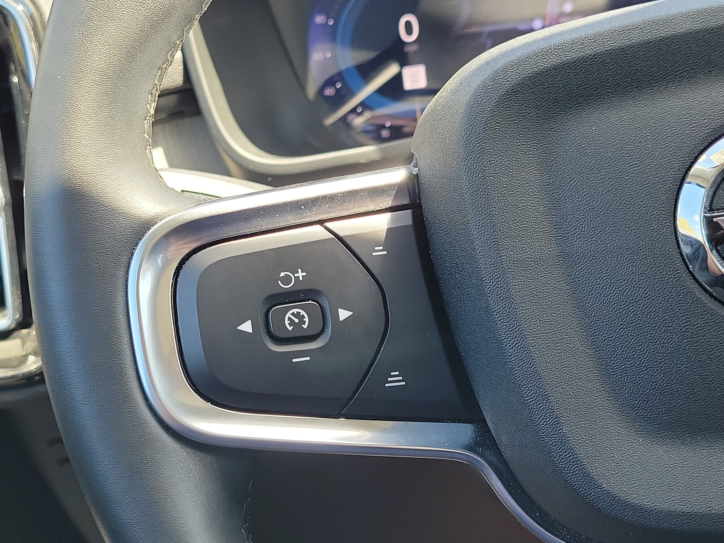 2025 Volvo XC40 Core - Photo 22