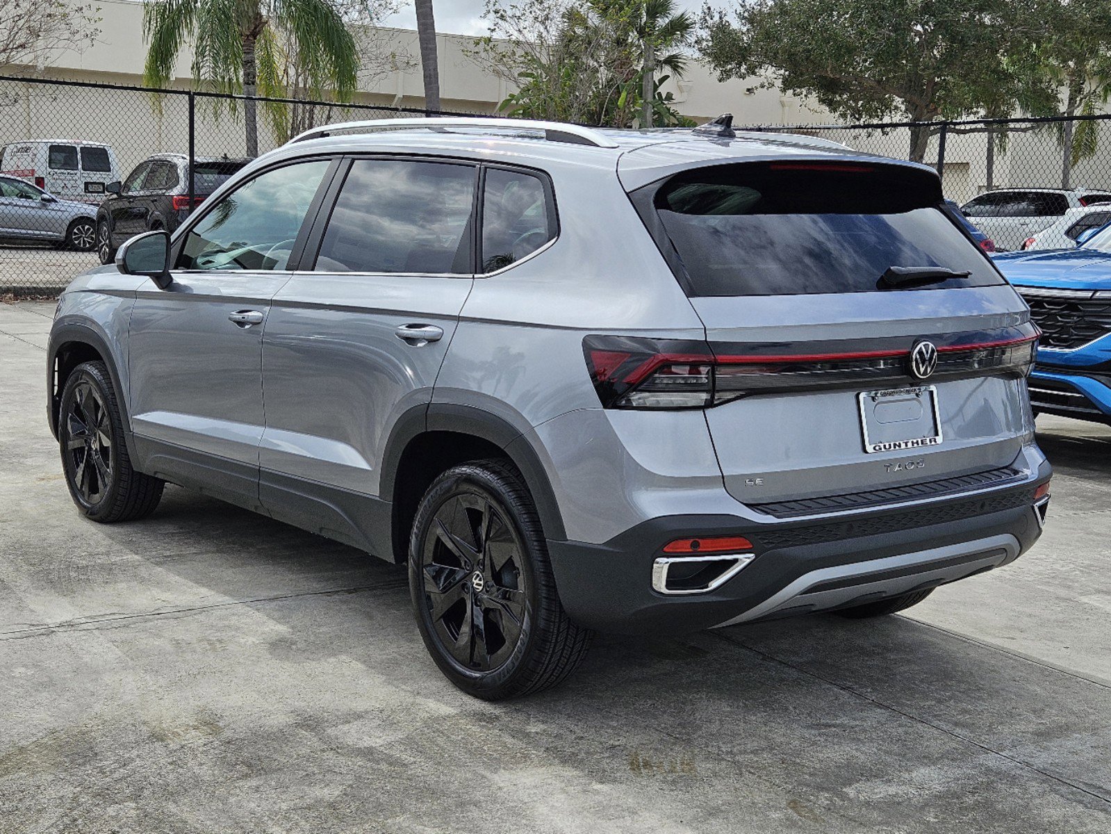 2025 Volkswagen Taos SE photo 2