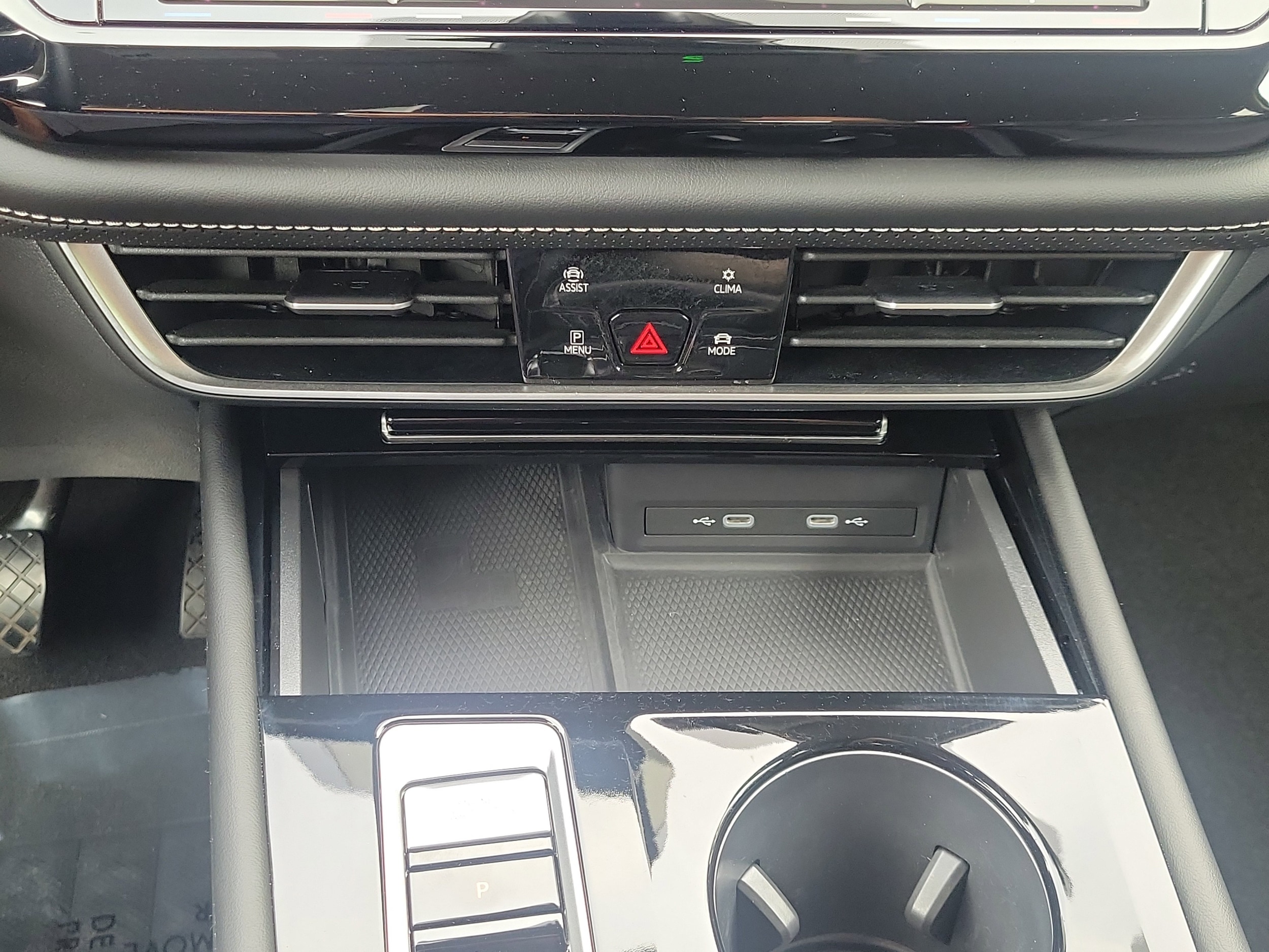 2024 Volkswagen Atlas SE w/Tech - Photo 25