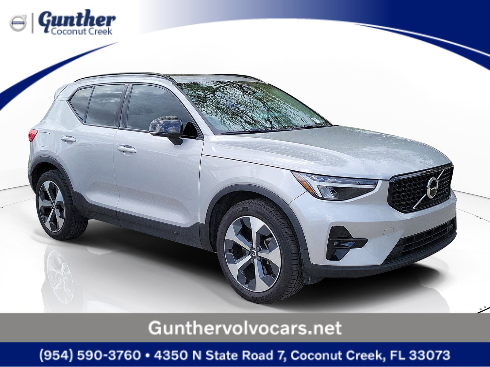 2023 Volvo XC40 B4 Plus Dark's photo