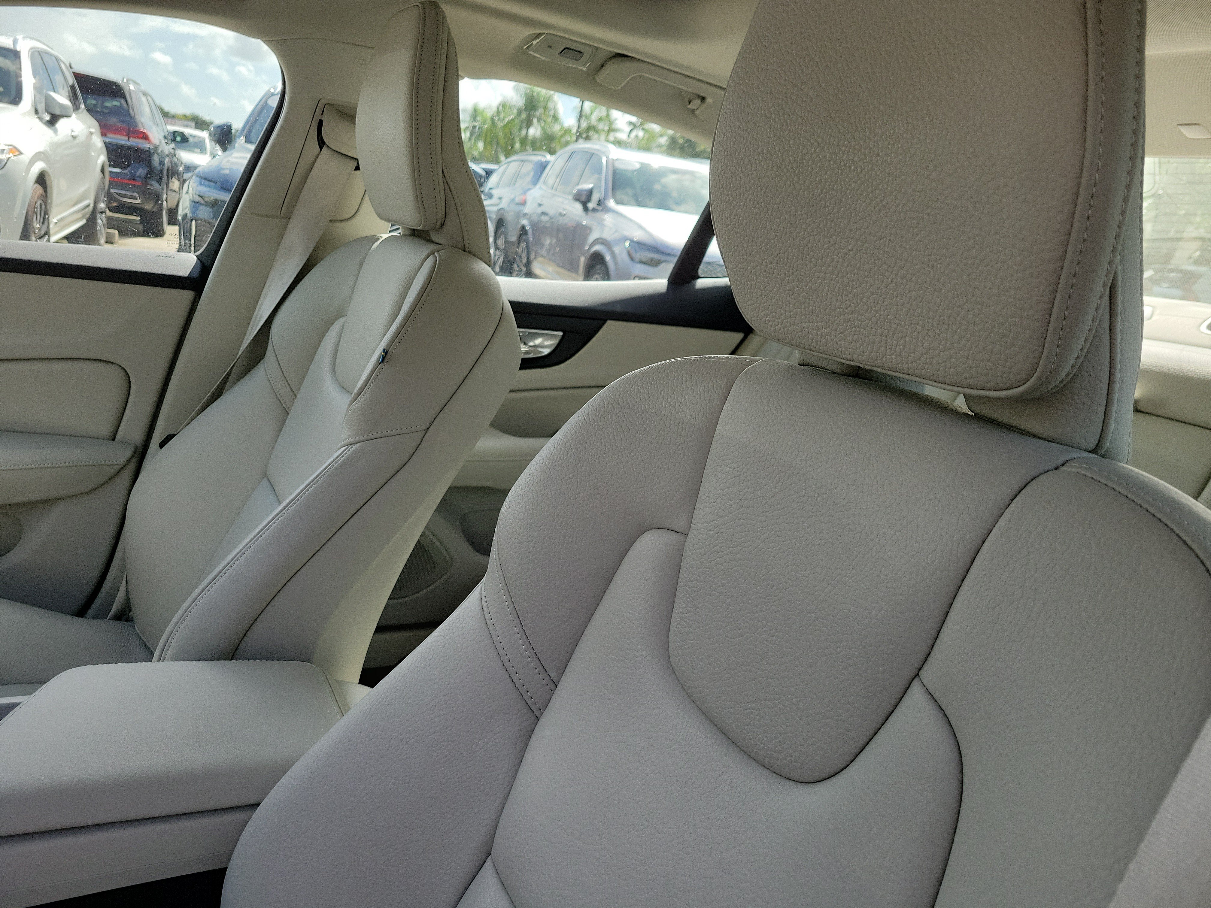 2024 Volvo S60 Plus - Photo 15