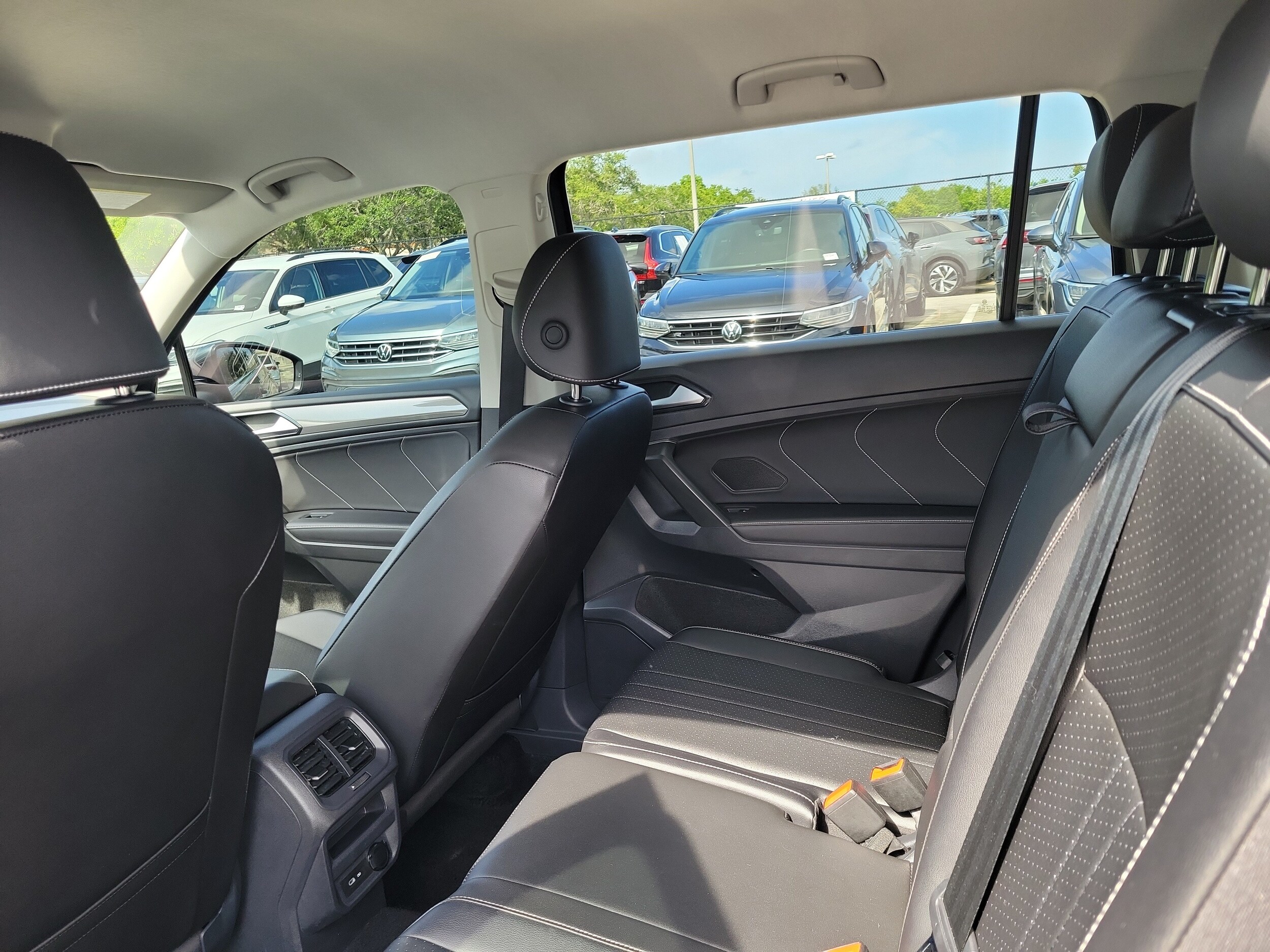 2024 Volkswagen Tiguan SE - Photo 10