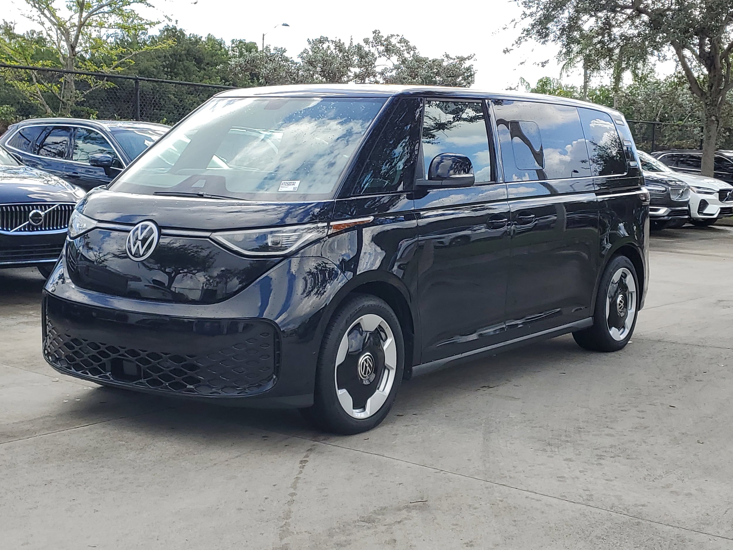 2025 Volkswagen ID. Buzz PRO S's photo