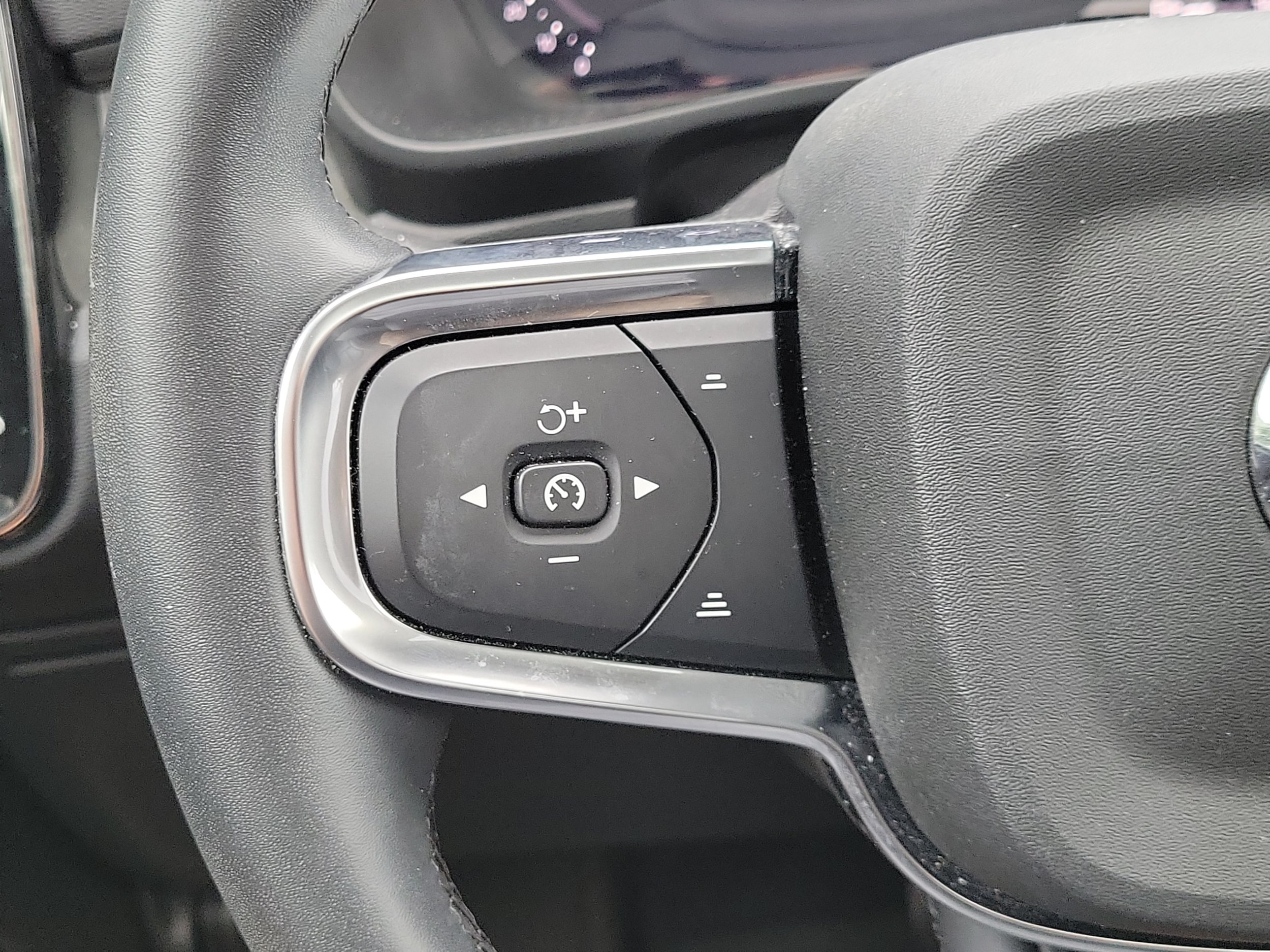 2024 Volvo XC40 Plus - Photo 21