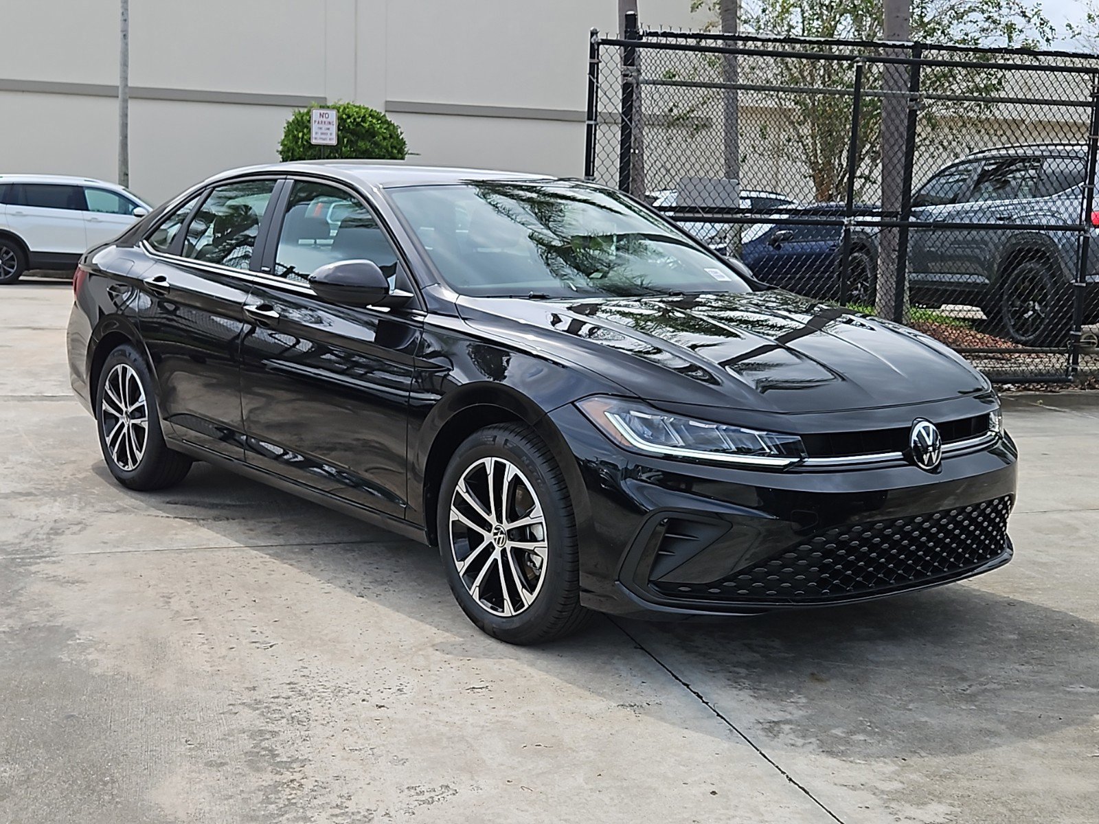 2025 Volkswagen Jetta 1.5T Sport photo 2