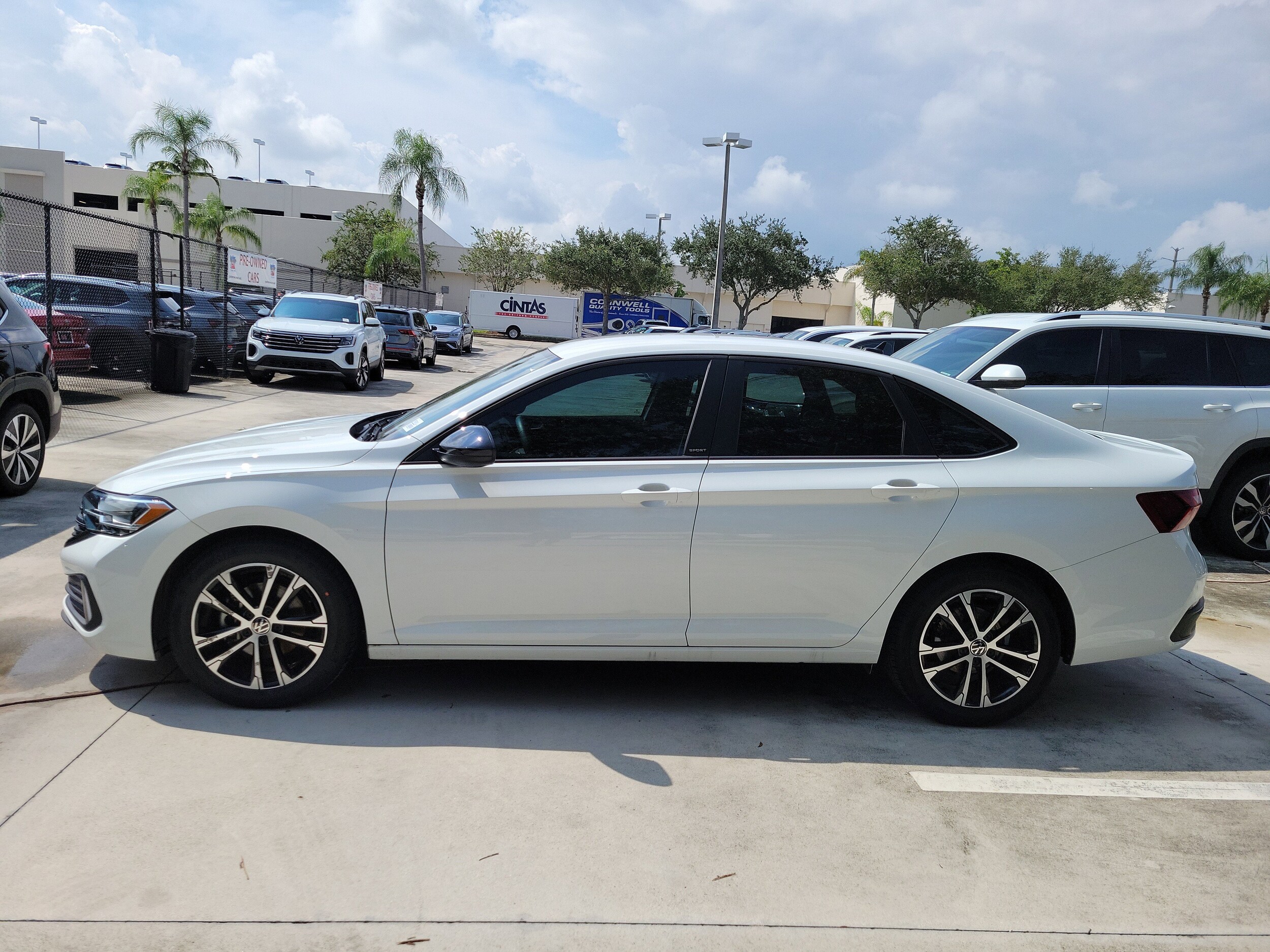 2024 Volkswagen Jetta 1.5T Sport photo 3