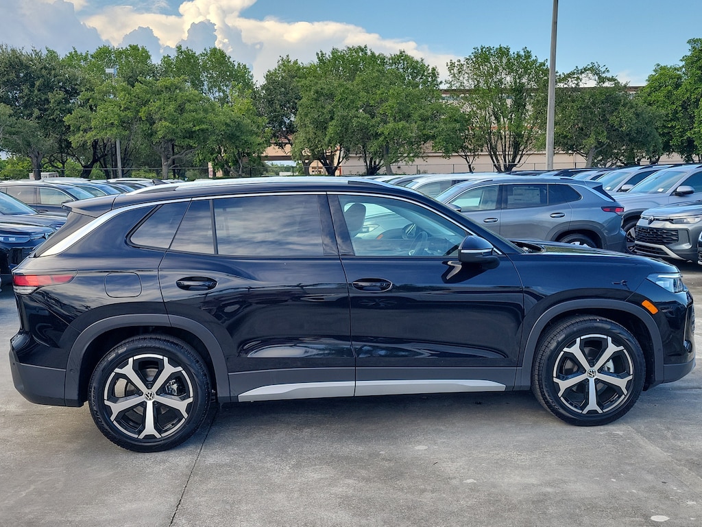 New 2026 Volkswagen Tiguan SE SUV