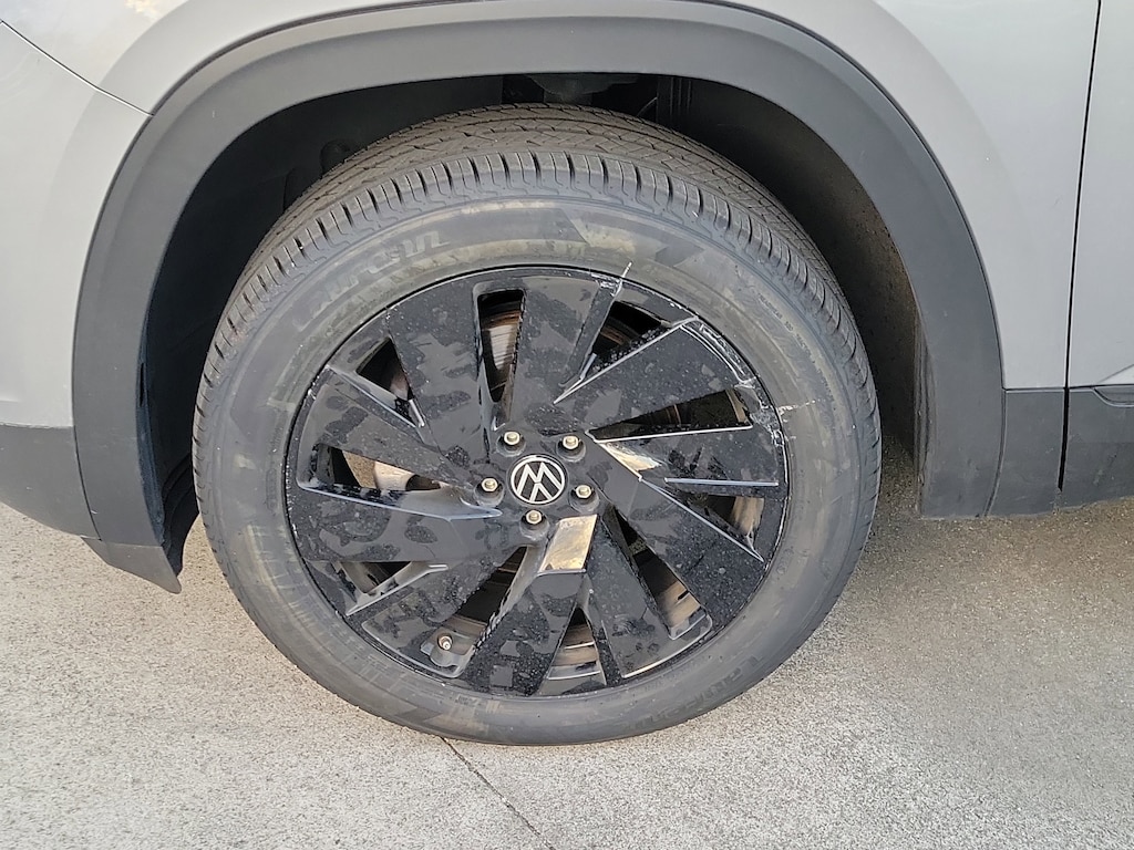 Used 2024 Volkswagen Atlas 2.0T SE w/Technology SUV