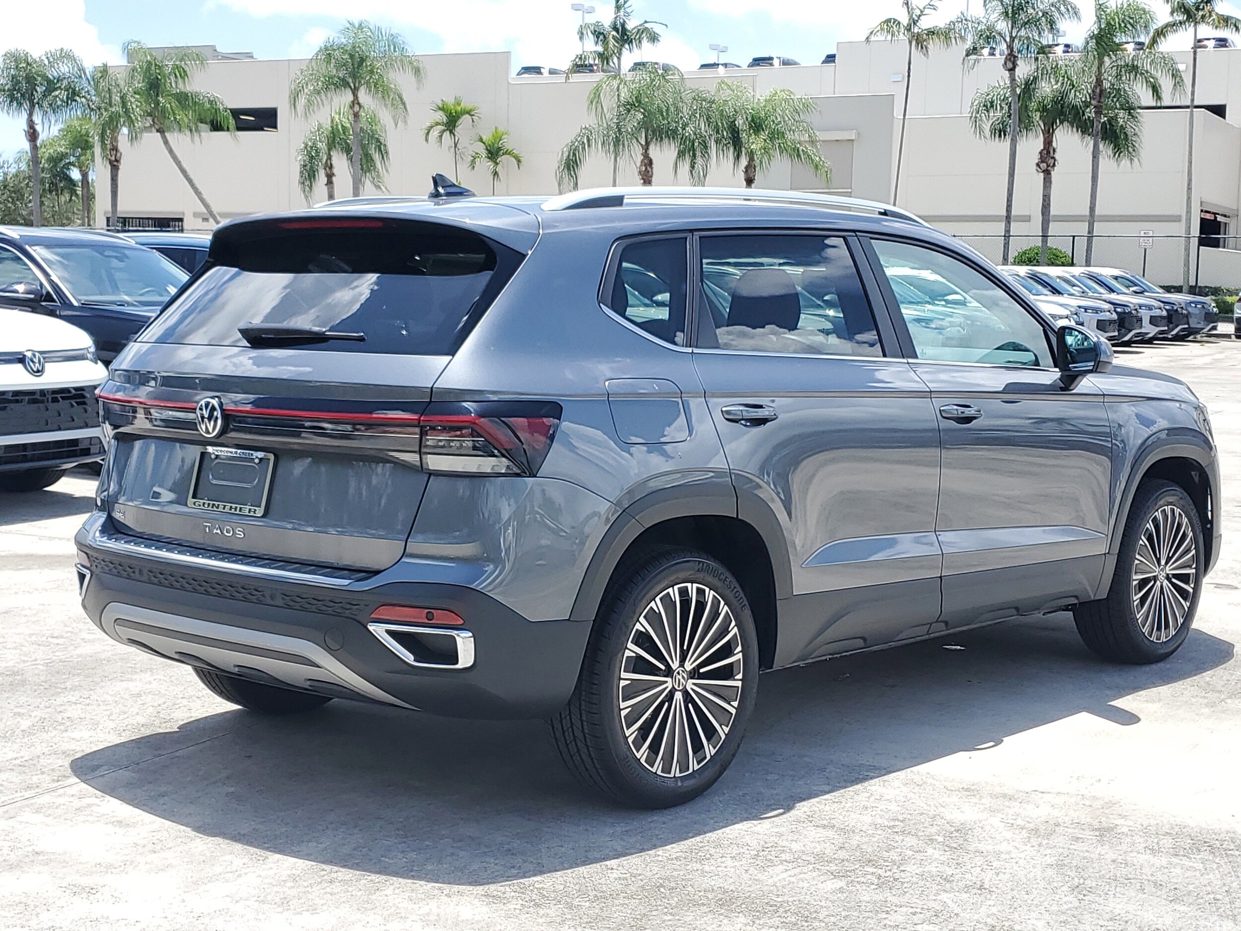 2025 Volkswagen Taos SE photo 2