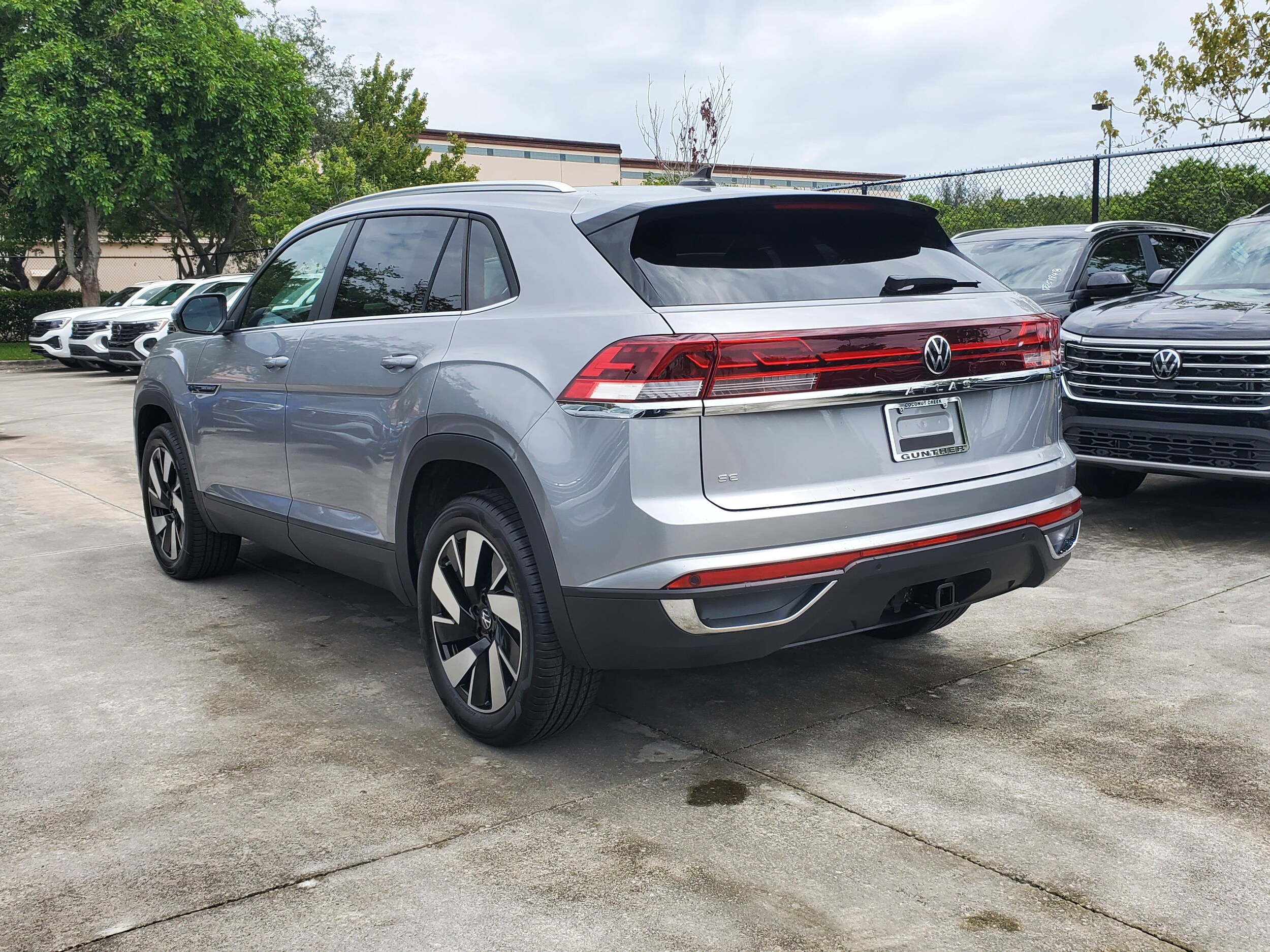 2026 Volkswagen Atlas Cross Sport SE Technology photo 4