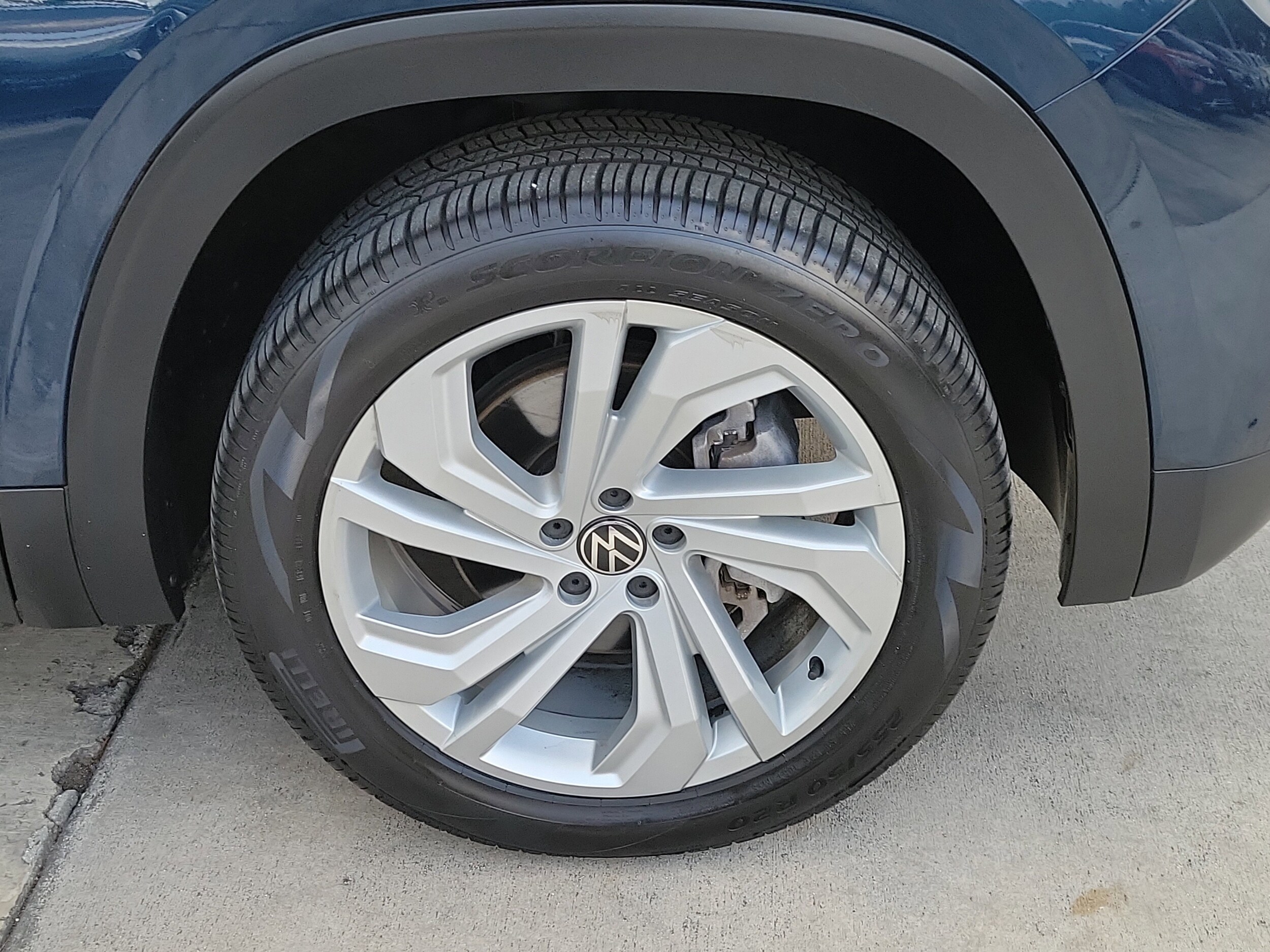 2023 Volkswagen Atlas SE w/Tech - Photo 13