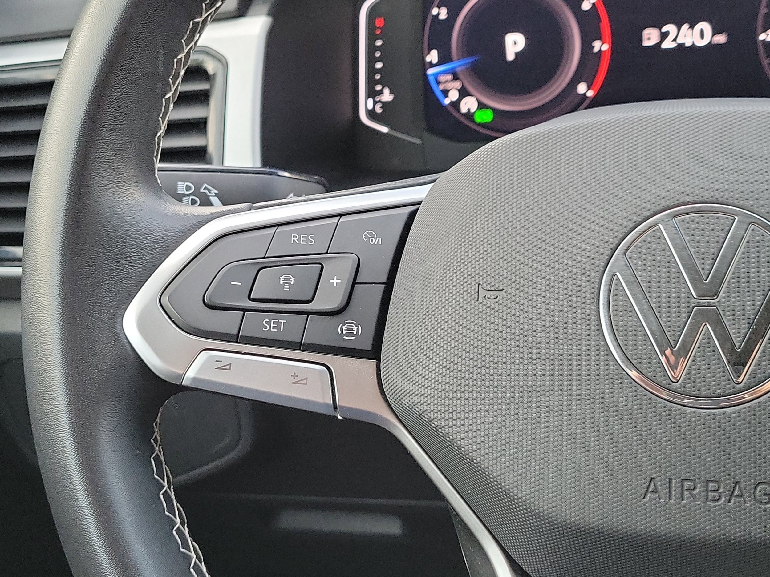 2023 Volkswagen Atlas SE w/Tech - Photo 24