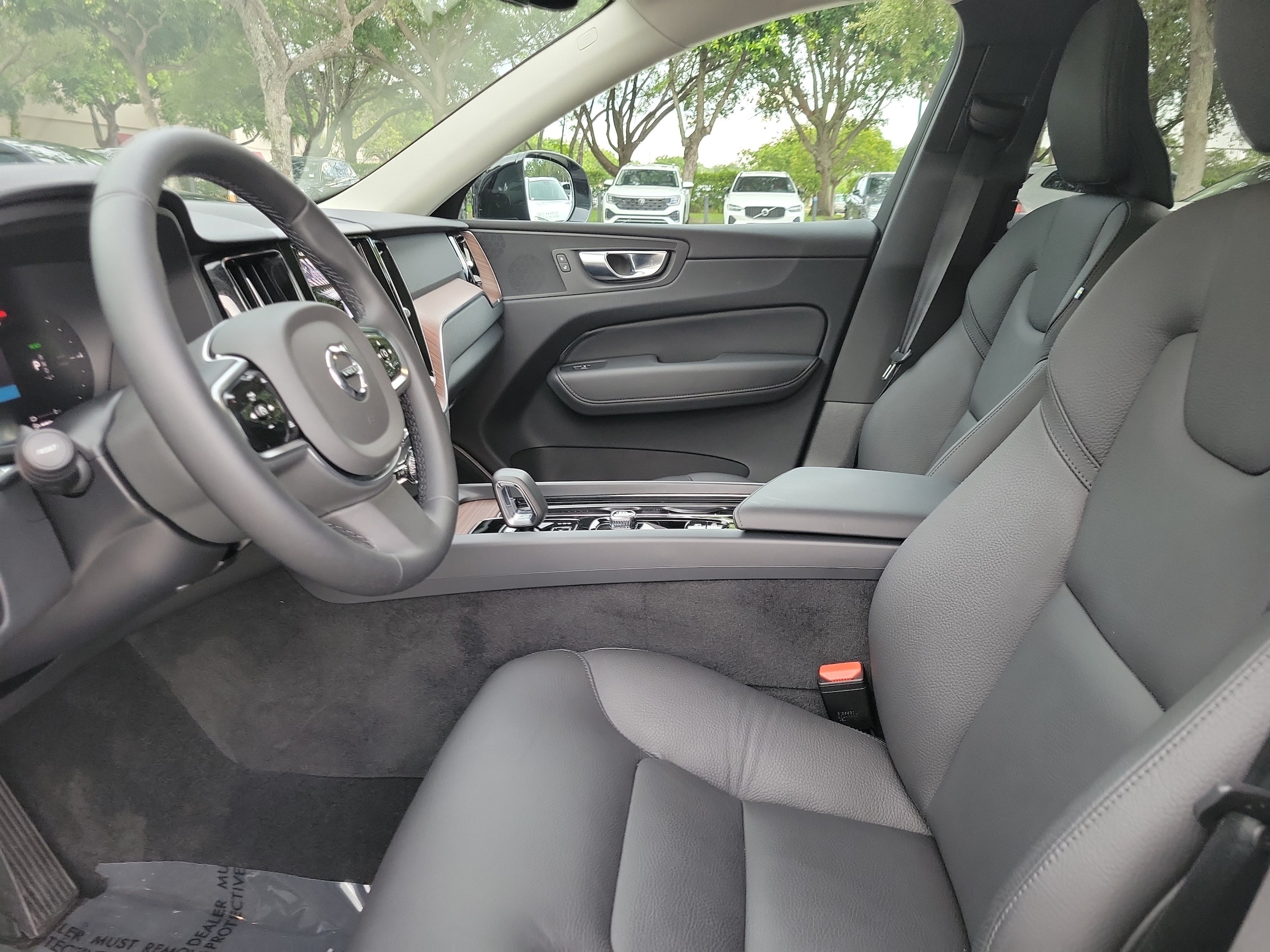 2024 Volvo XC60 Plus - Photo 17