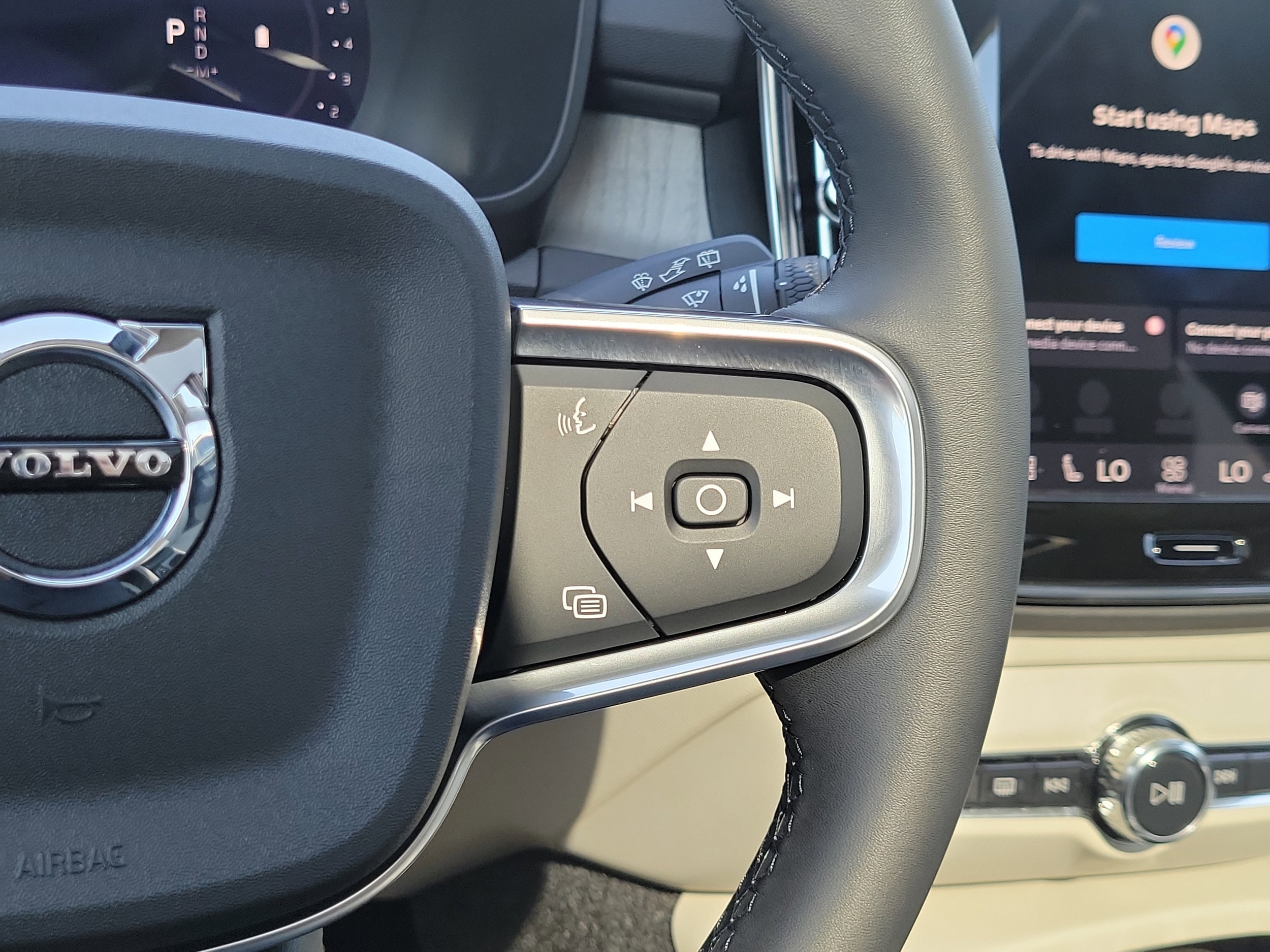 2024 Volvo XC40 Plus - Photo 25