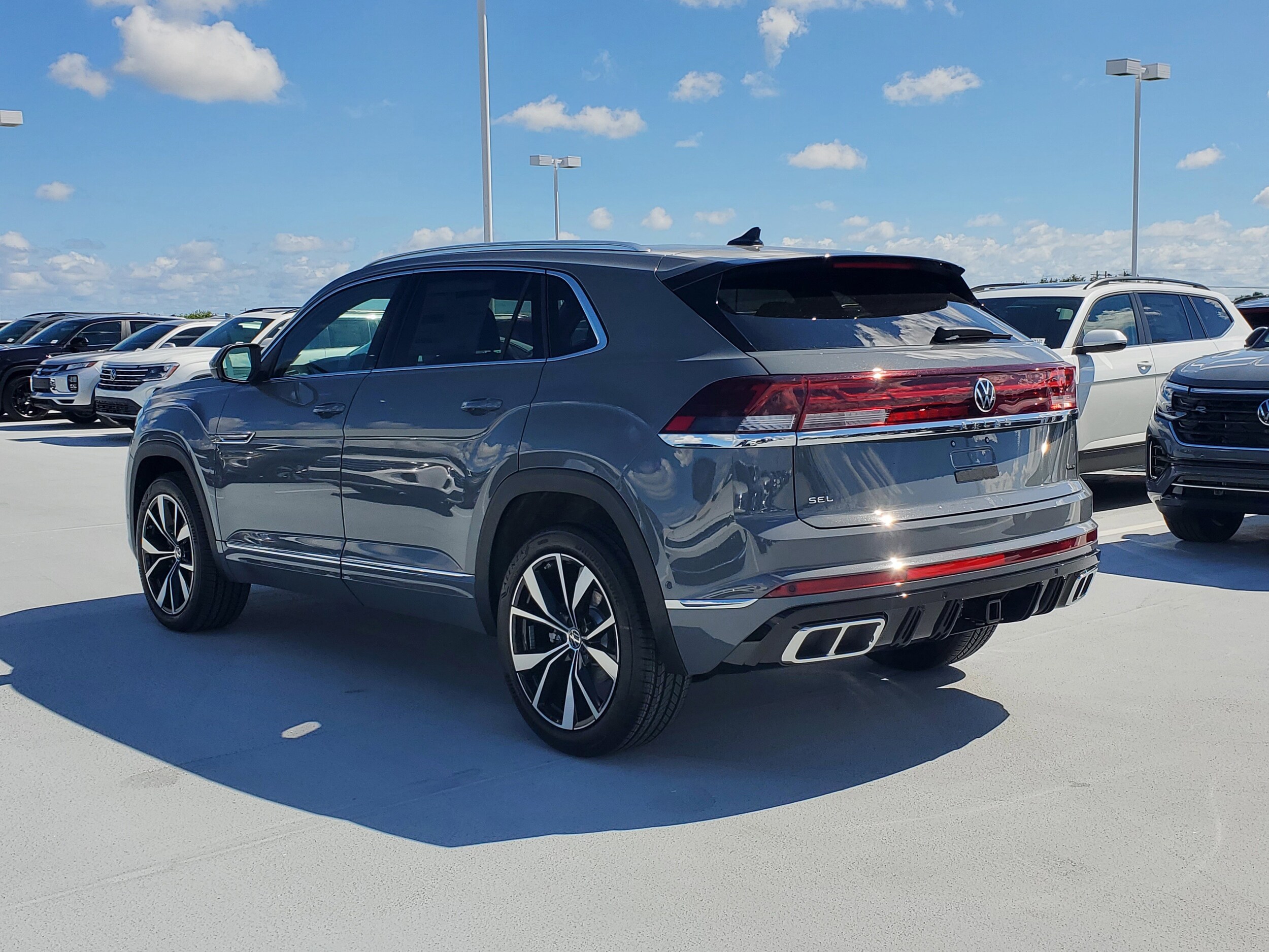2026 Volkswagen Atlas Cross Sport SEL Premium R-Line photo 3