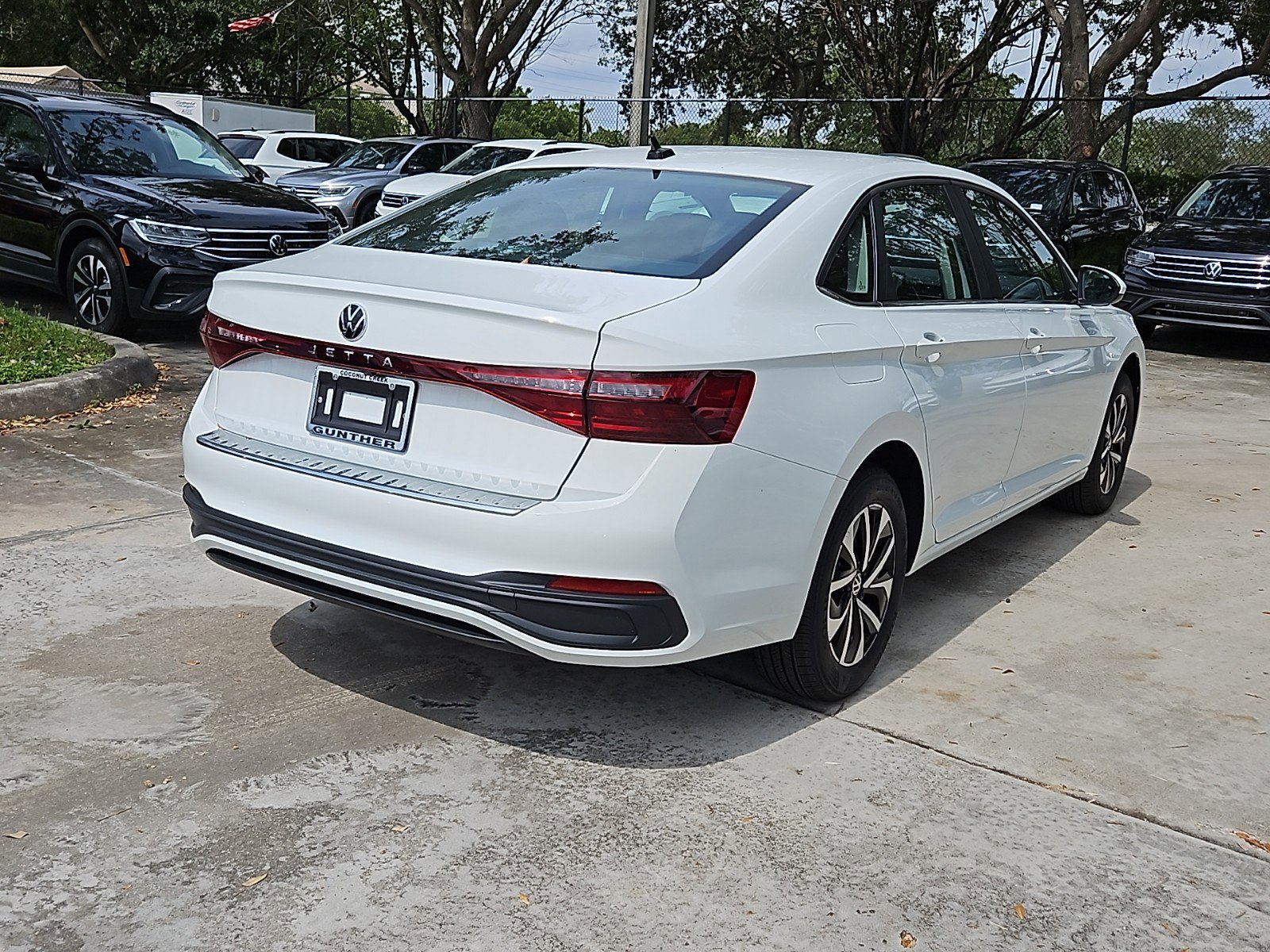 2025 Volkswagen Jetta 1.5T S photo 3