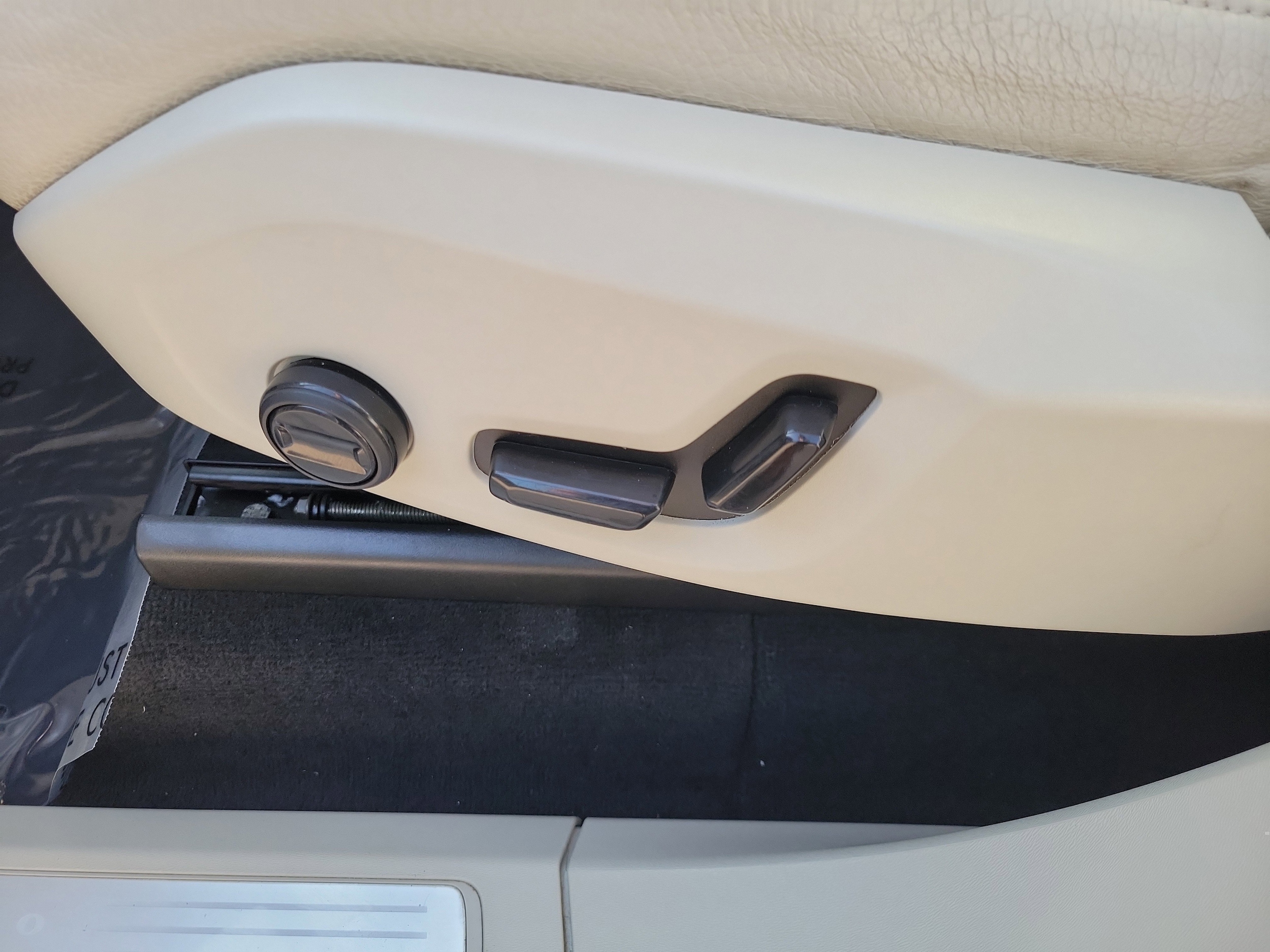 2022 Volvo XC90 Momentum - Photo 17