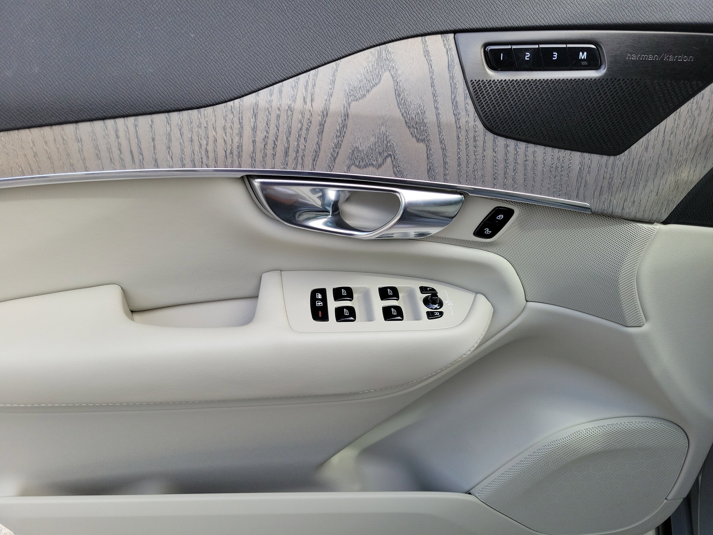 2025 Volvo XC90 Plus - Photo 22