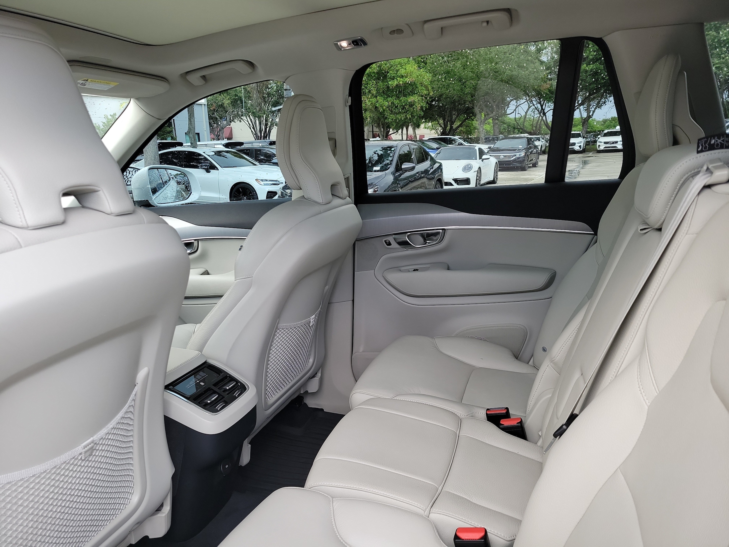 2022 Volvo XC90 Momentum - Photo 13