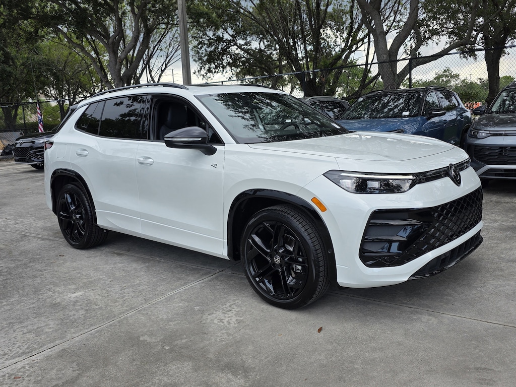 New 2026 Volkswagen Tiguan 2.0T SE R-Line Black SUV