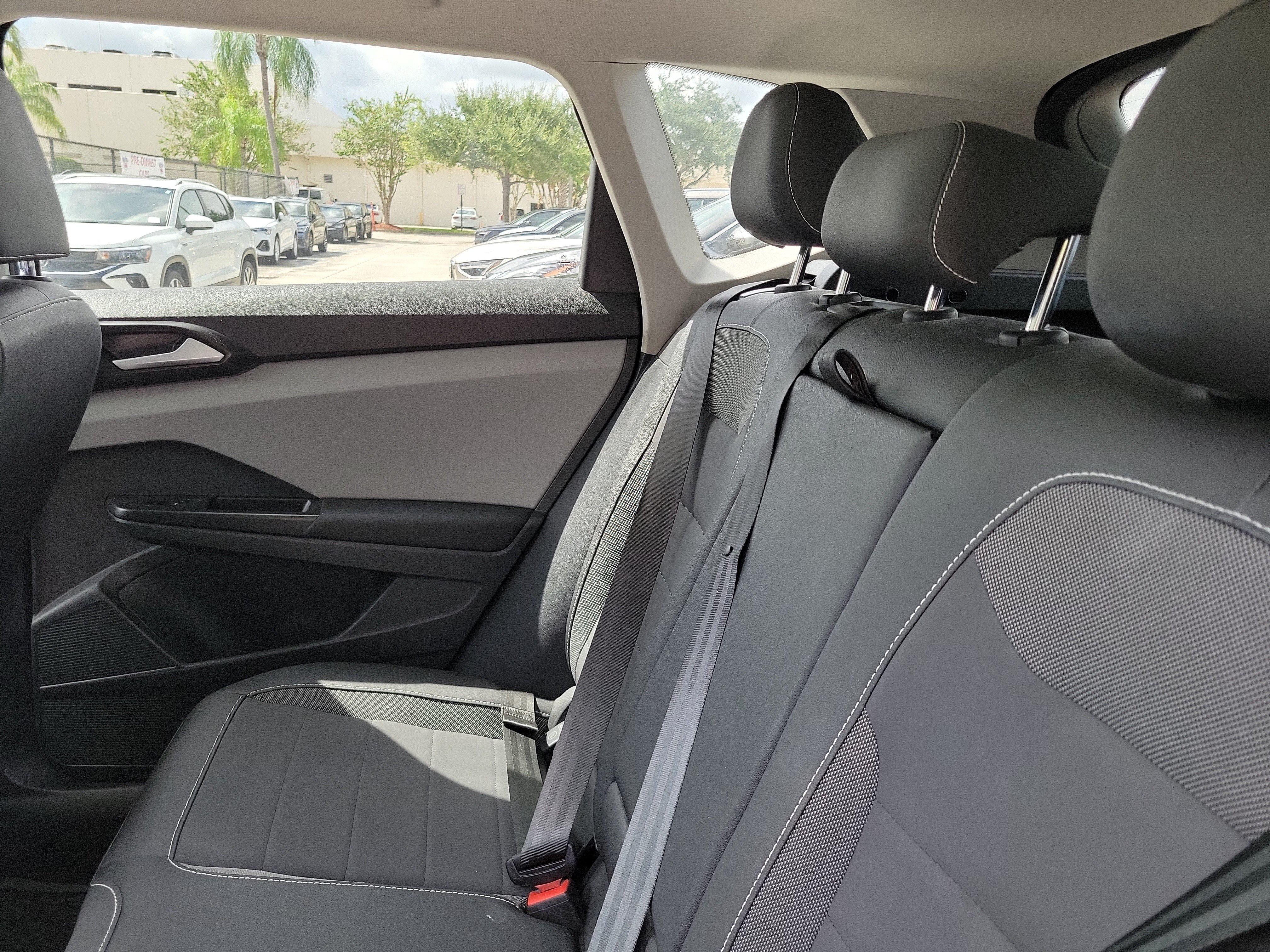 2023 Volkswagen Taos SE - Photo 11