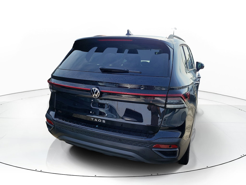 New 2026 Volkswagen Taos 1.5T SE Black SUV