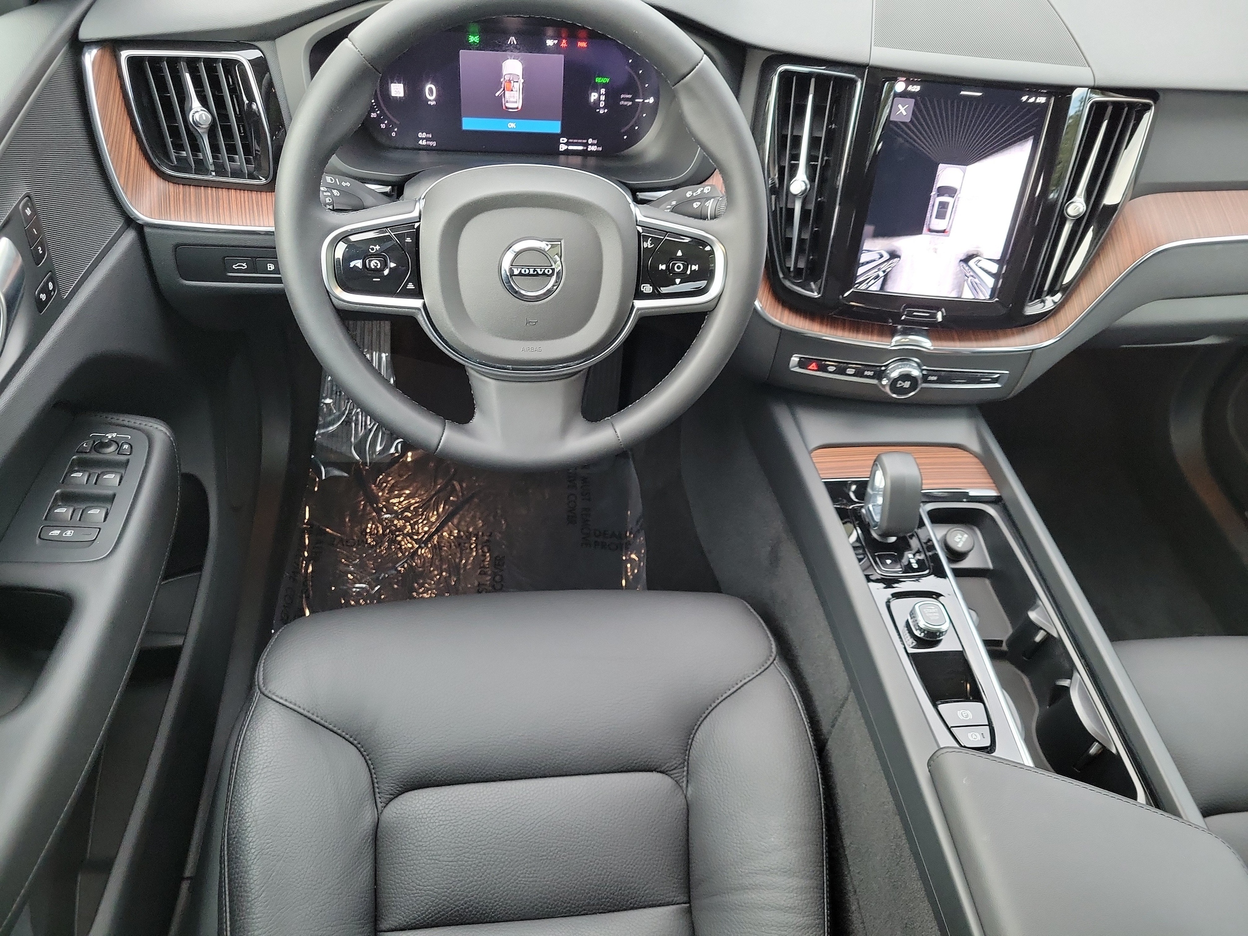 2024 Volvo XC60 Plus - Photo 12