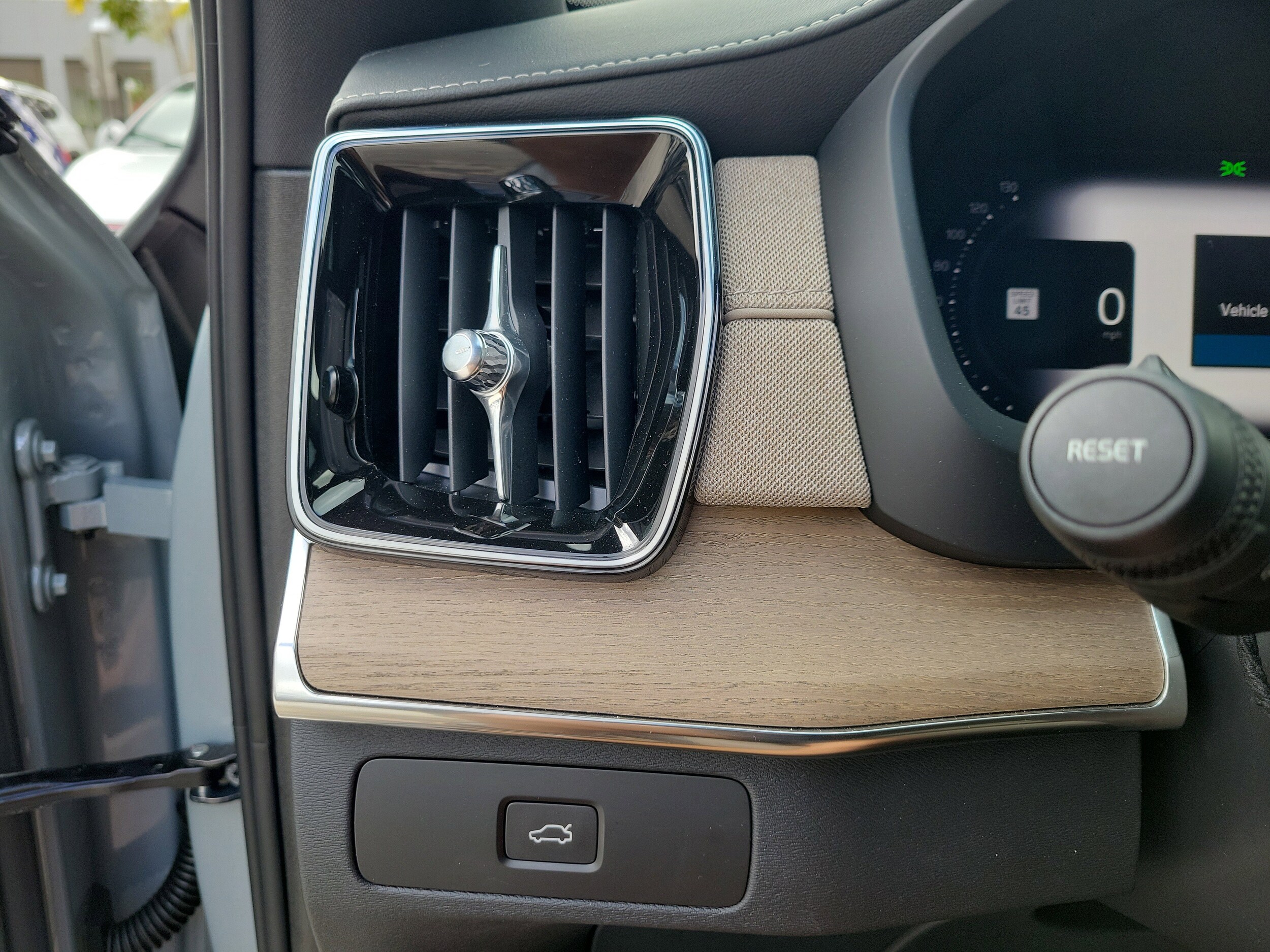 2025 Volvo XC90 Ultra - Photo 24