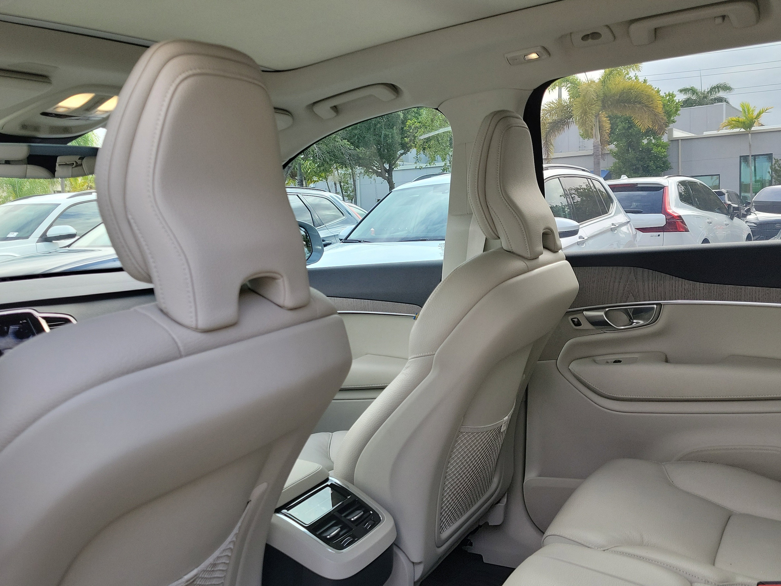2025 Volvo XC90 Plus - Photo 17
