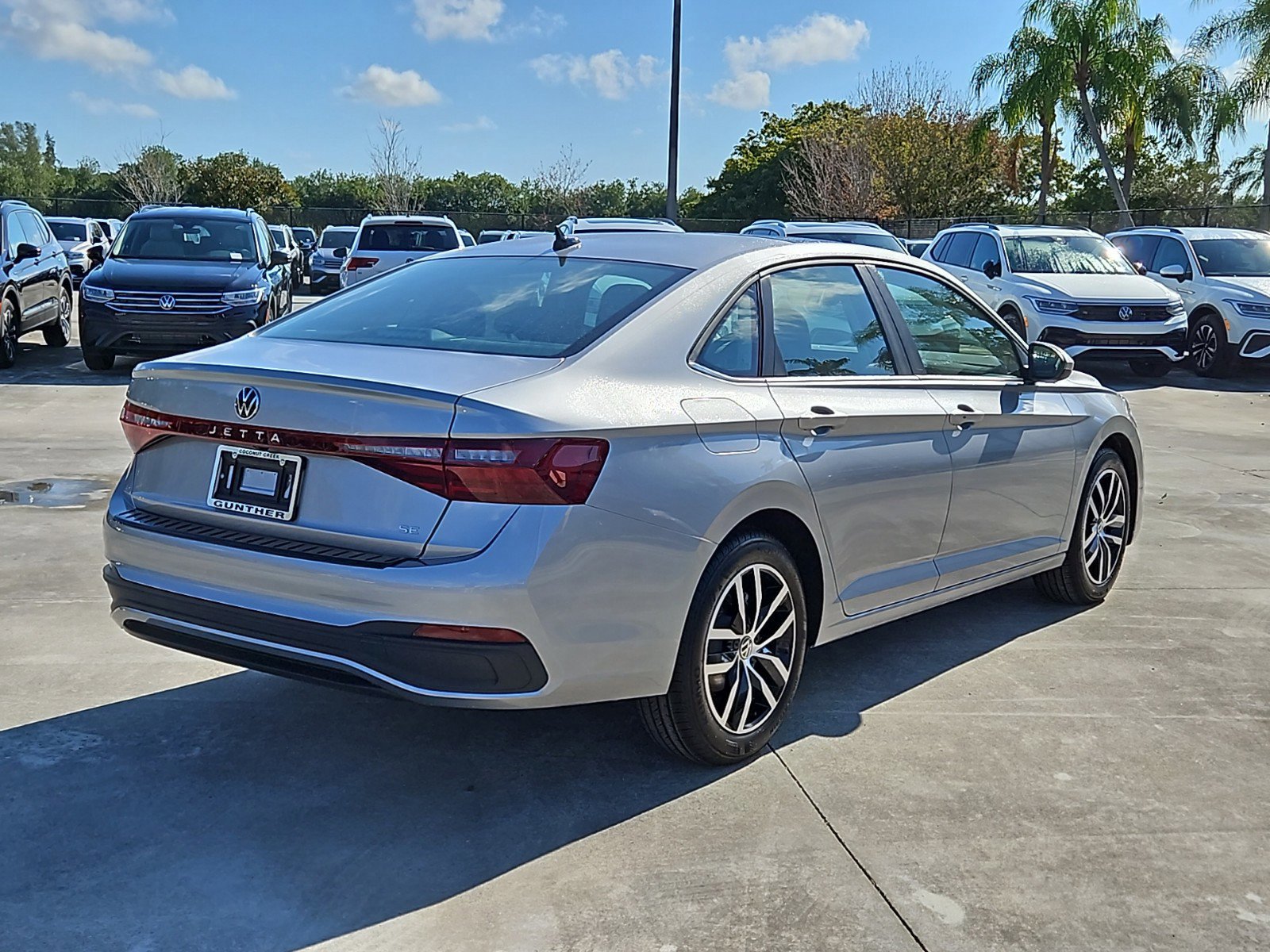 2025 Volkswagen Jetta 1.5T SE photo 3