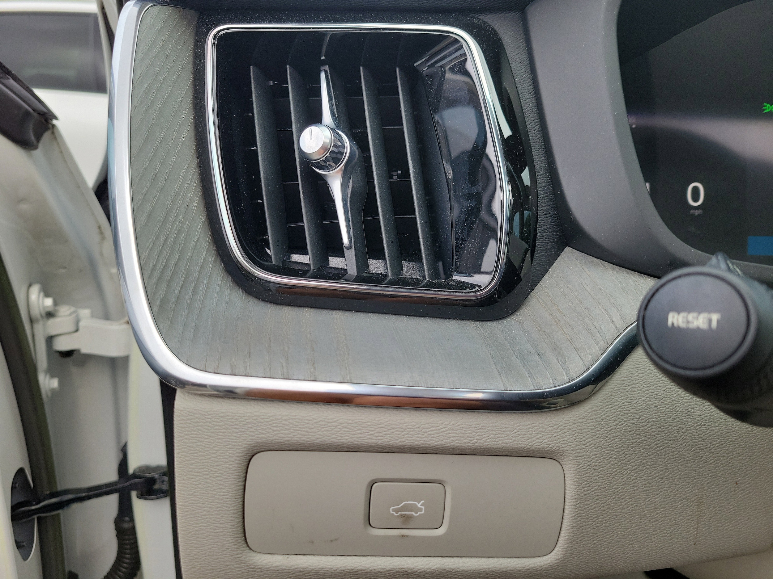 2023 Volvo XC60 Plus - Photo 17