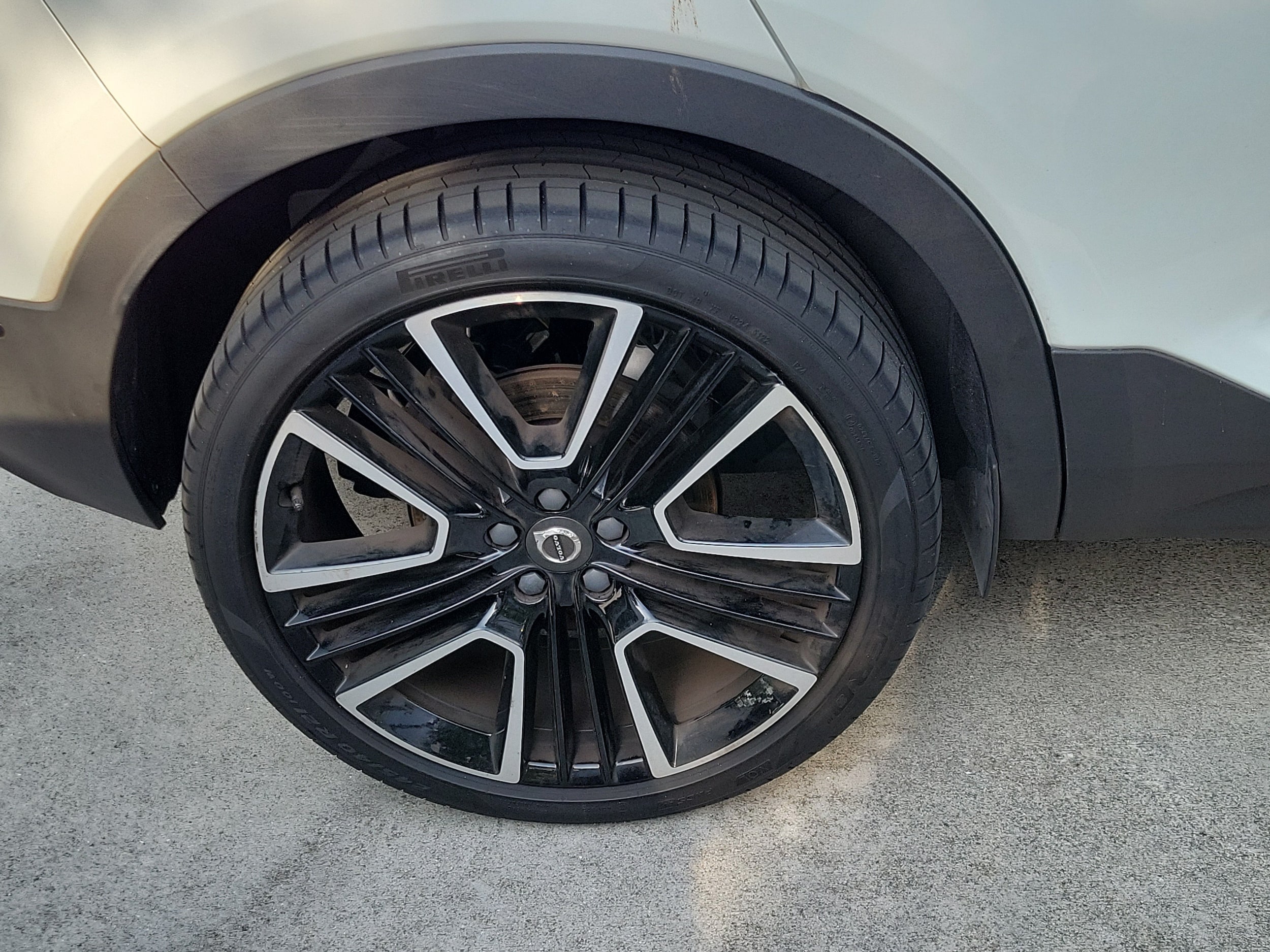2019 Volvo XC40 R-Design - Photo 9