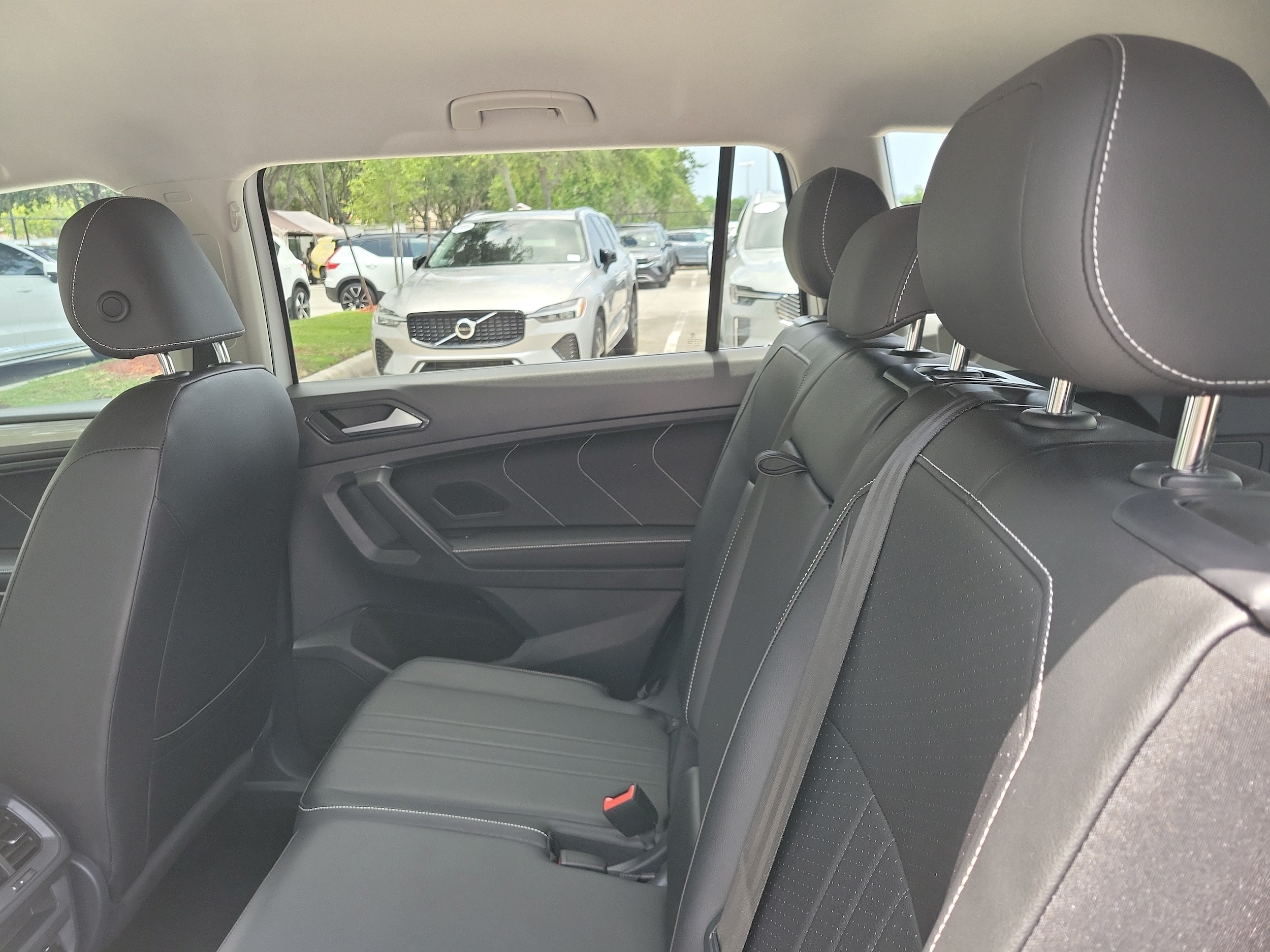 2023 Volkswagen Tiguan SE - Photo 11