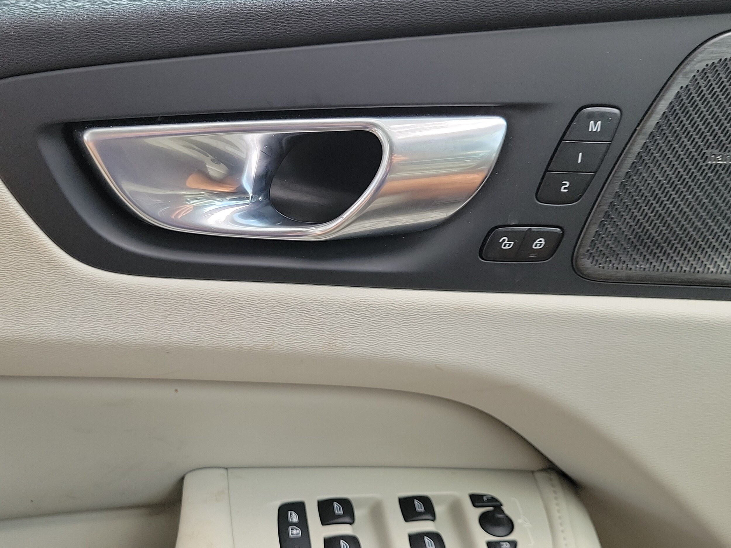 2025 Volvo XC60 Plus - Photo 26