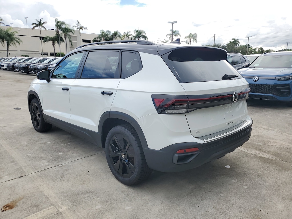 New 2025 Volkswagen Taos 1.5T SE Black SUV