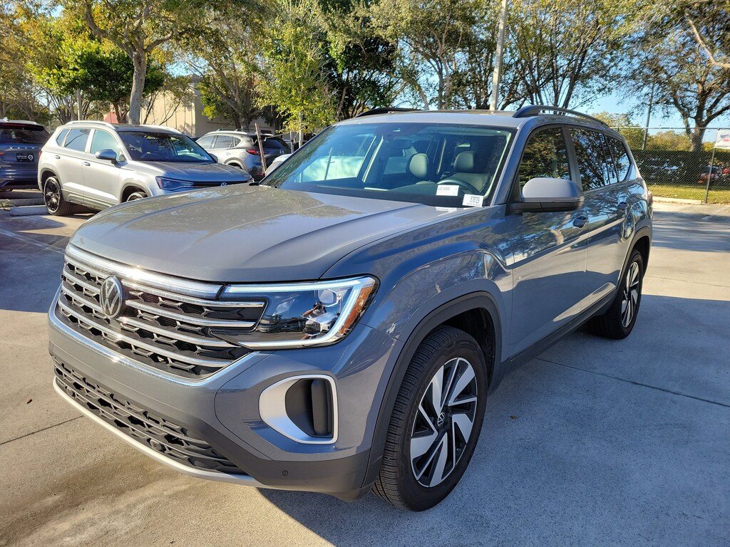 Used 2025 Volkswagen Atlas 2.0T SE w/Technology SUV