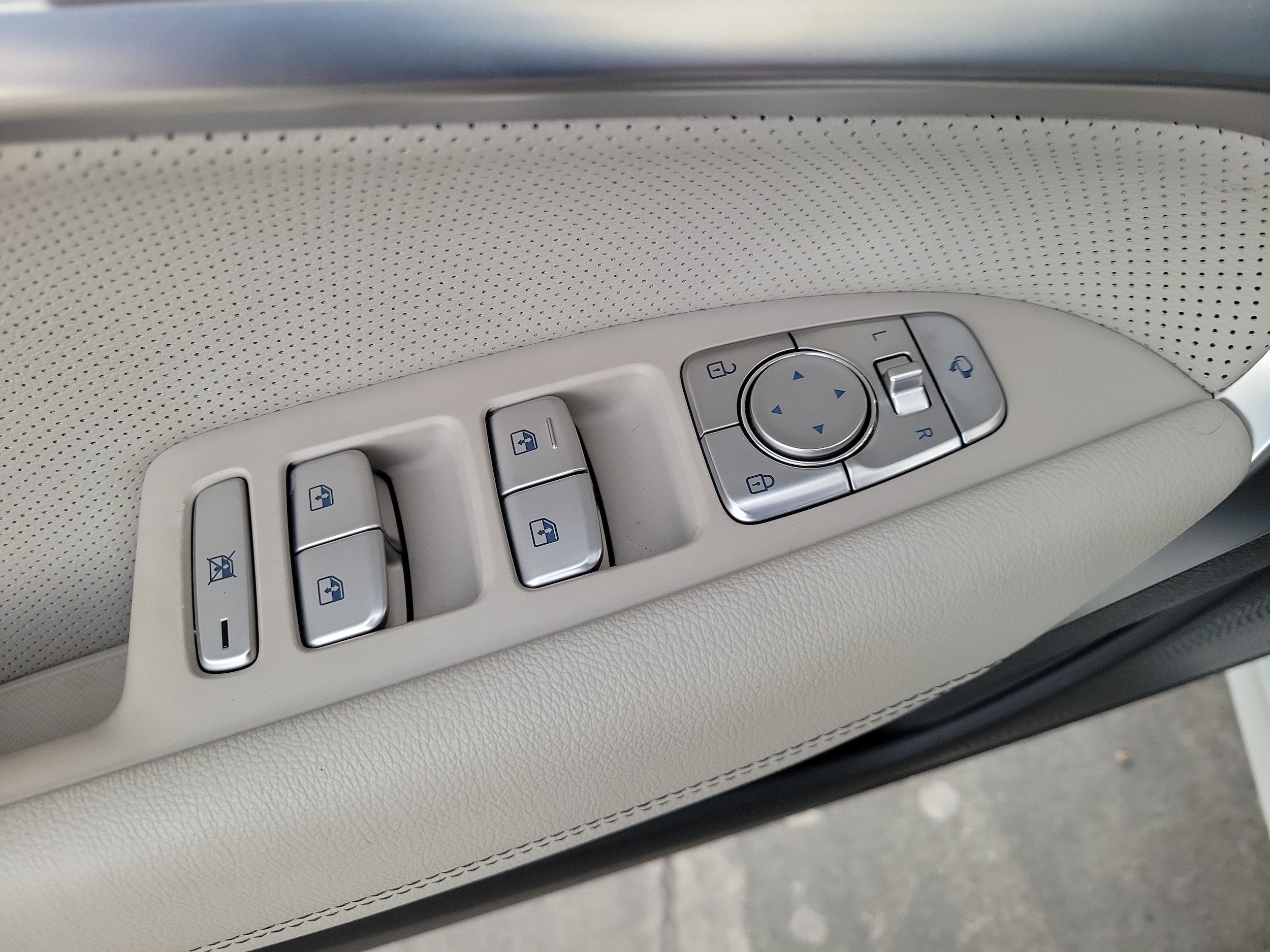 2021 GENESIS G70 Standard - Photo 18