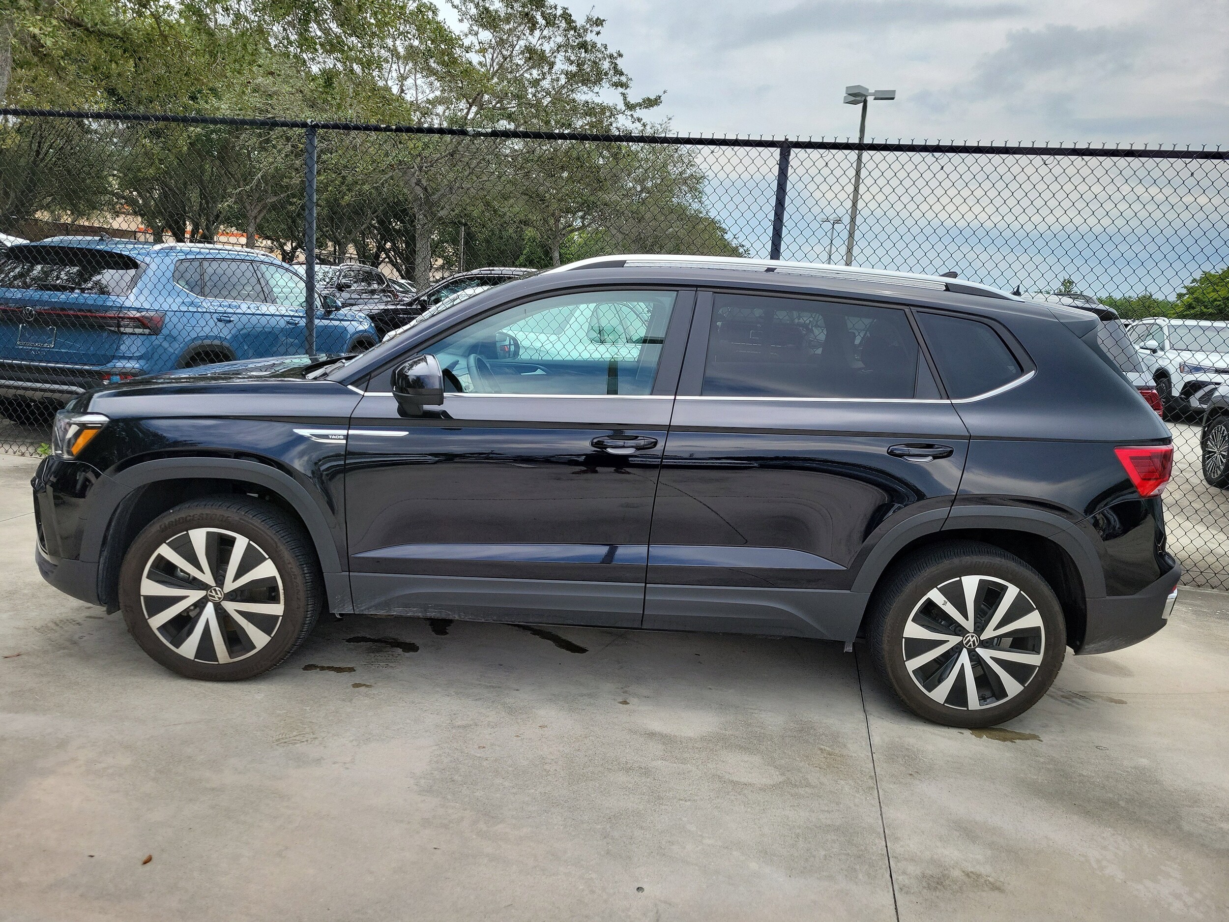 2022 Volkswagen Taos SE photo 4