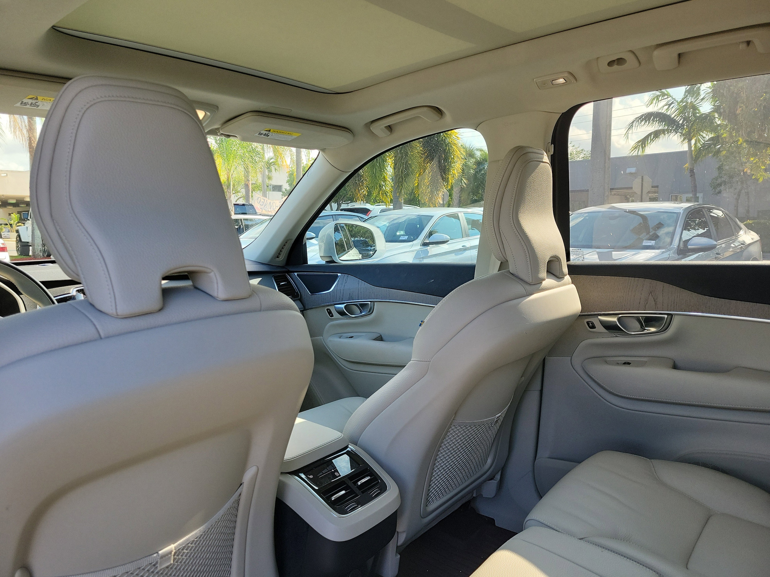 2025 Volvo XC90 Plus - Photo 13