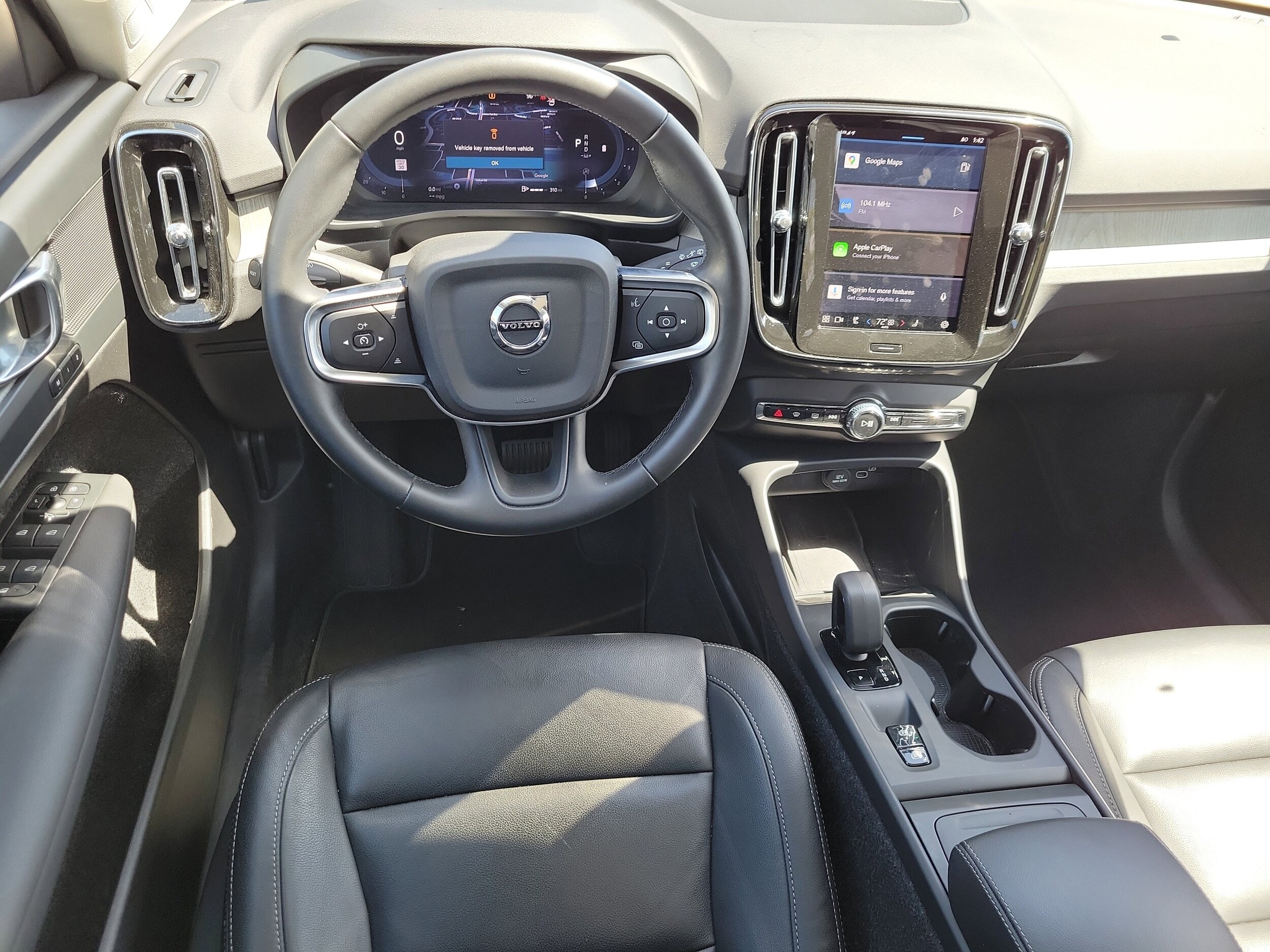 2025 Volvo XC40 Core - Photo 12