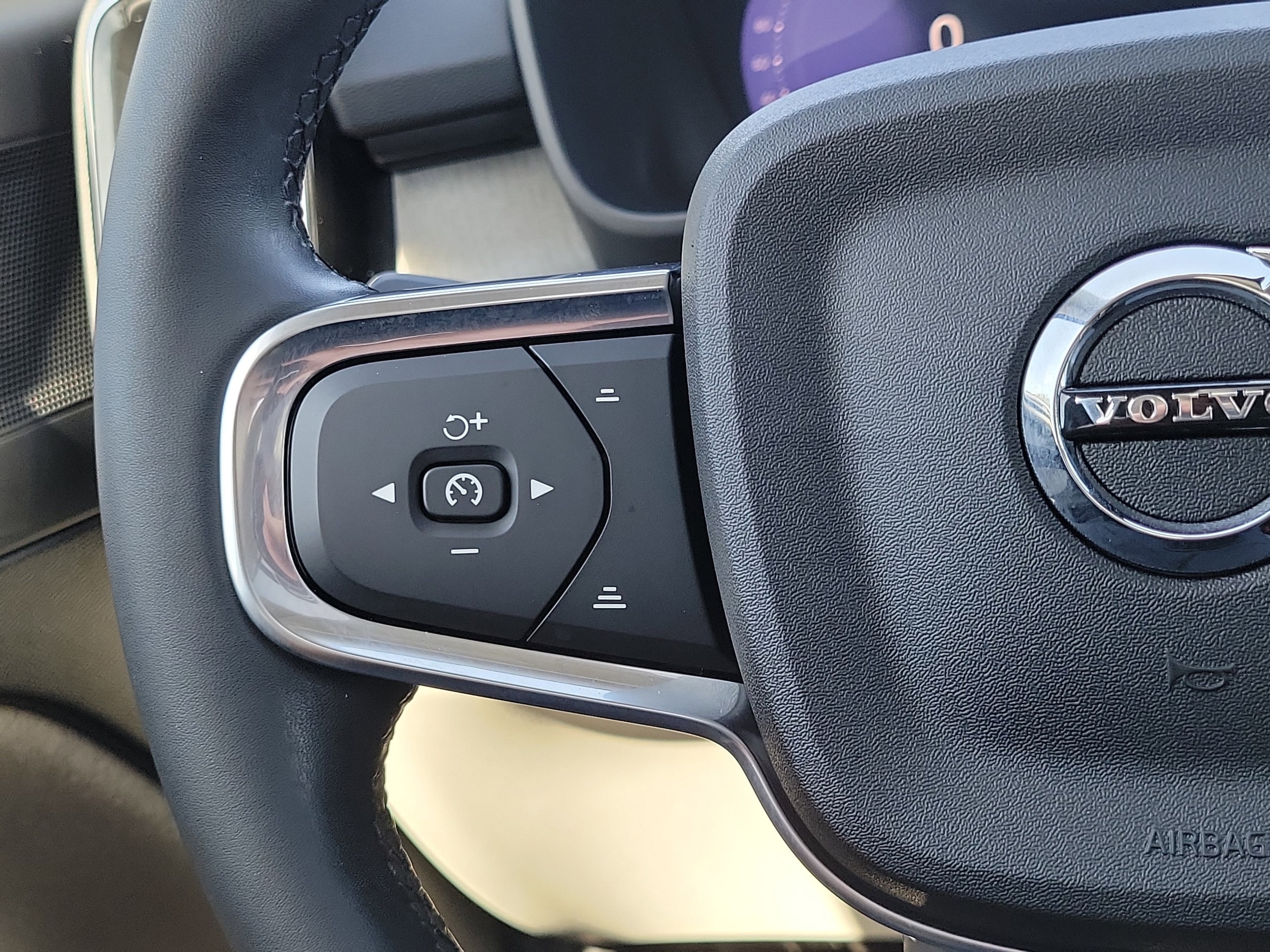 2024 Volvo XC40 Plus - Photo 24