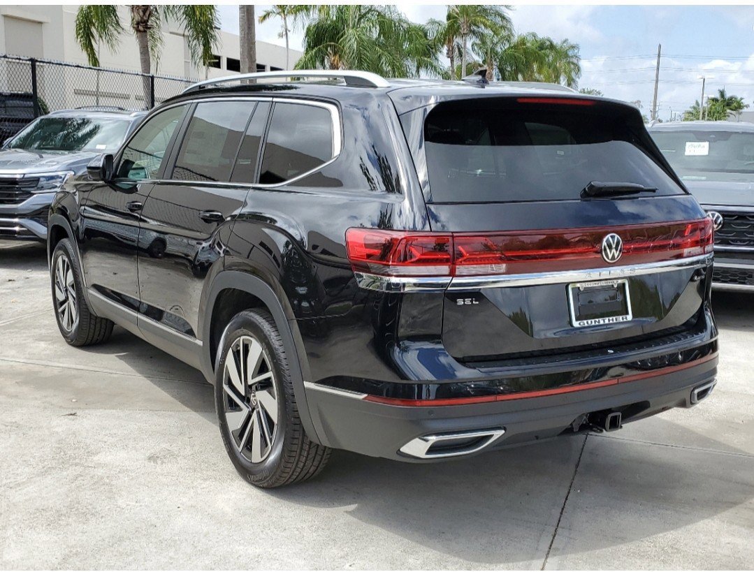 2026 Volkswagen Atlas SE Technology photo 2
